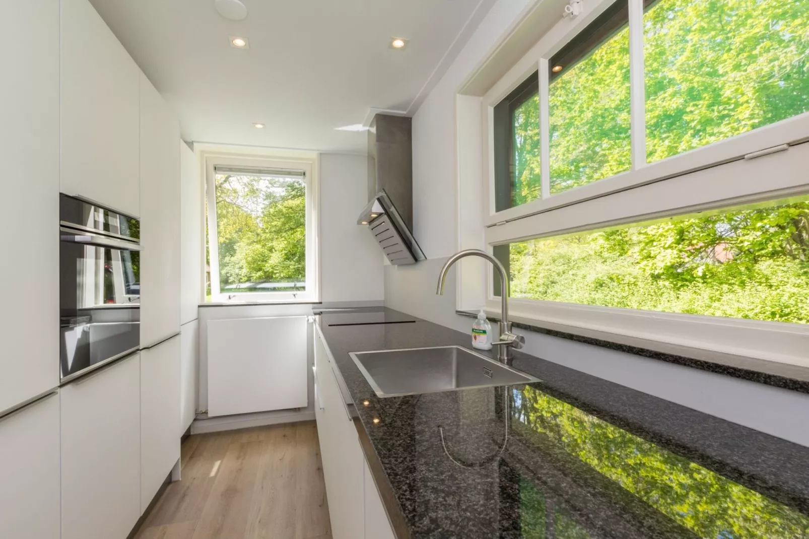 Vakantiehuis - Breezand 6  Vrouwenpolder "De Alk"-Keuken
