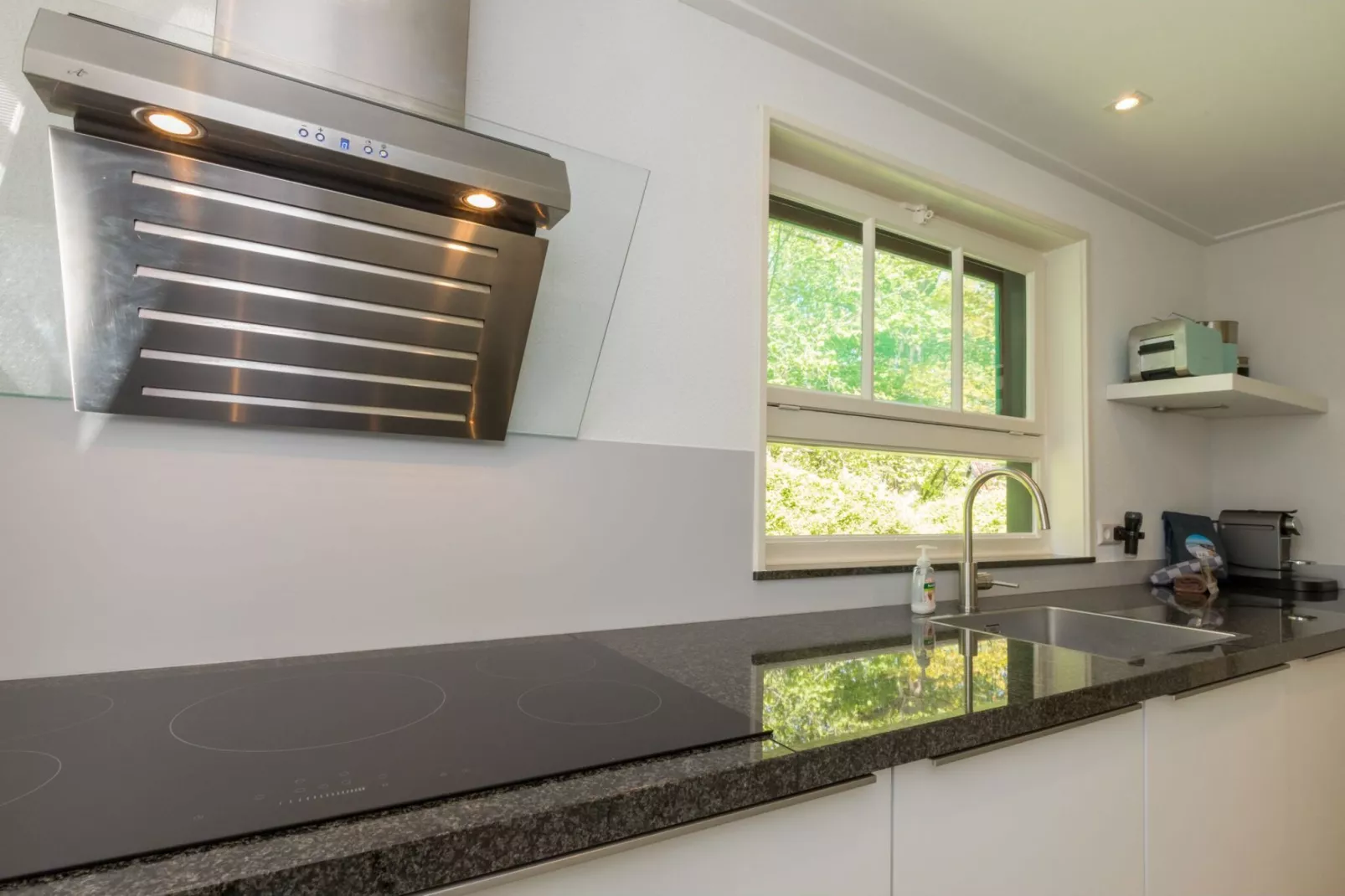 Vakantiehuis - Breezand 6  Vrouwenpolder "De Alk"-Keuken