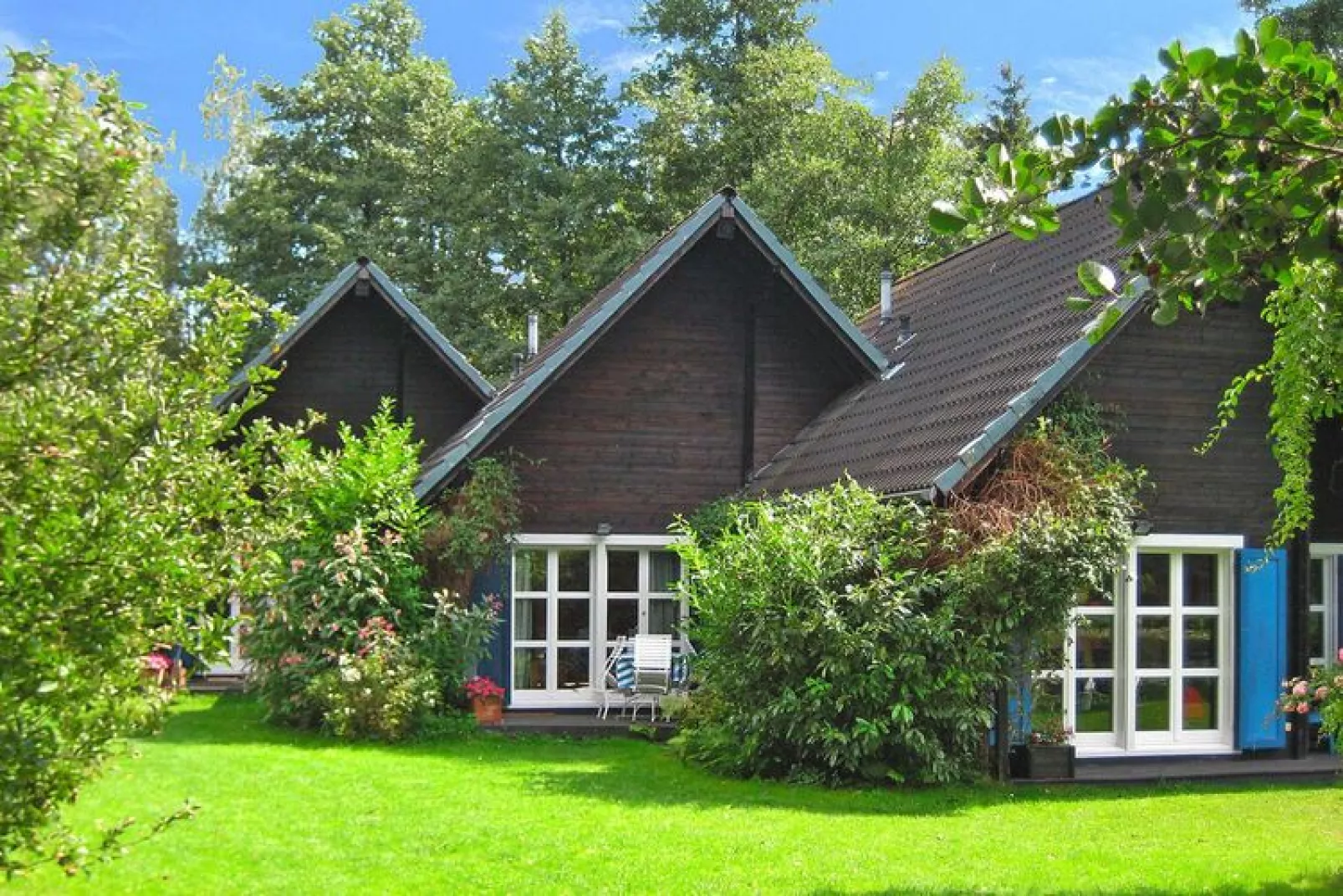 Reihenhaus am Müggelsee-Buitenkant zomer