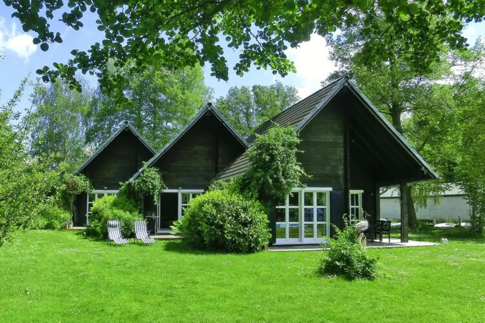 Reihenhaus am Müggelsee-Buitenkant zomer