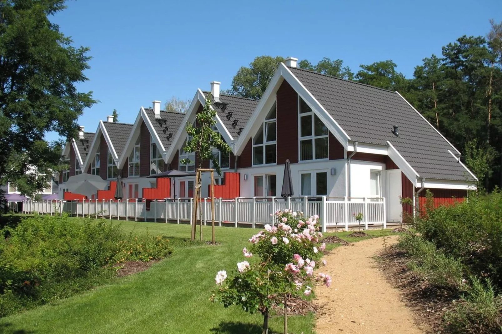 Ferienhaus Falster im Schlosspark-Buitenkant zomer