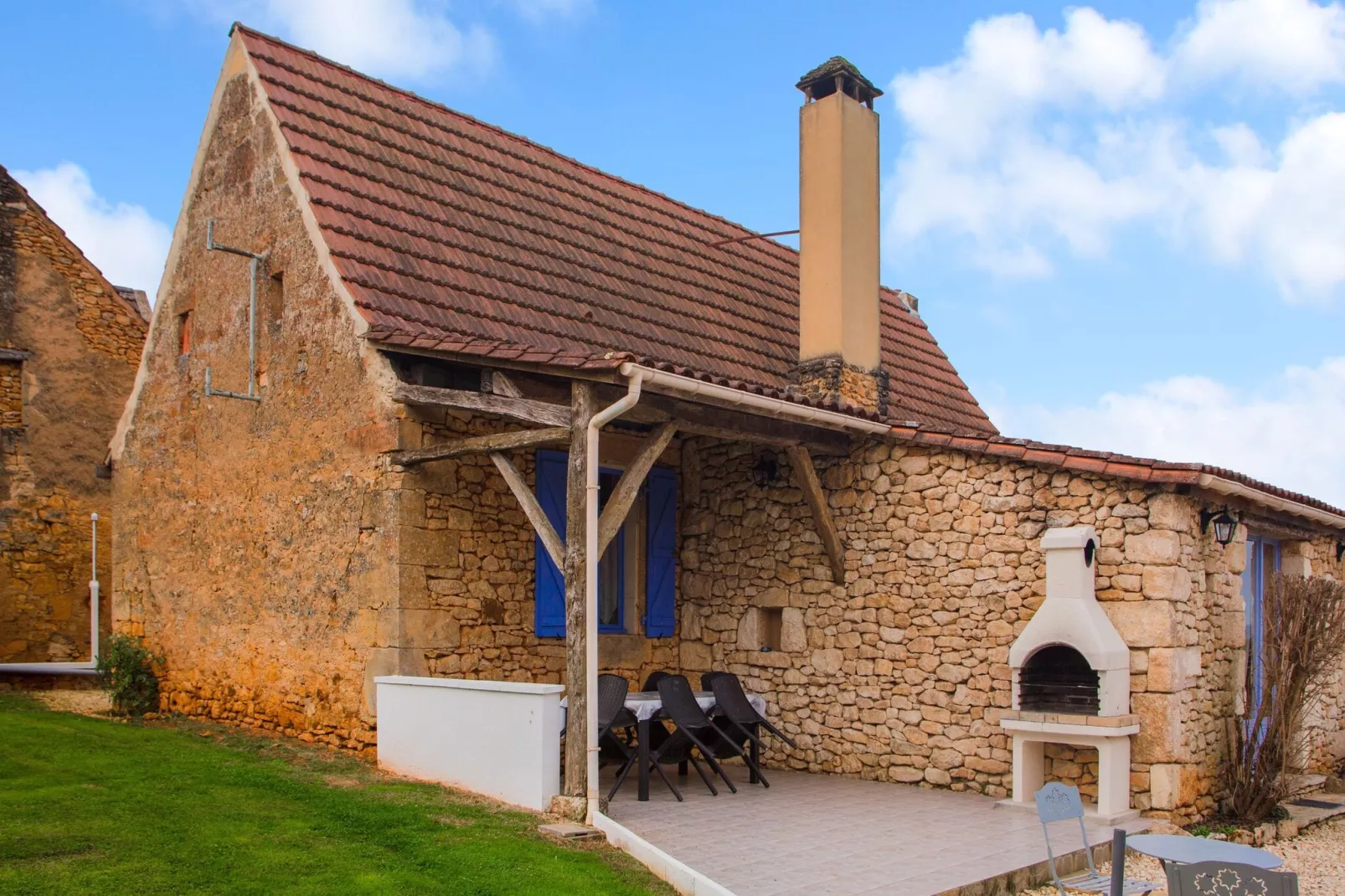 Maison de vacances Les Eyzies de Tayac-Buitenkant zomer