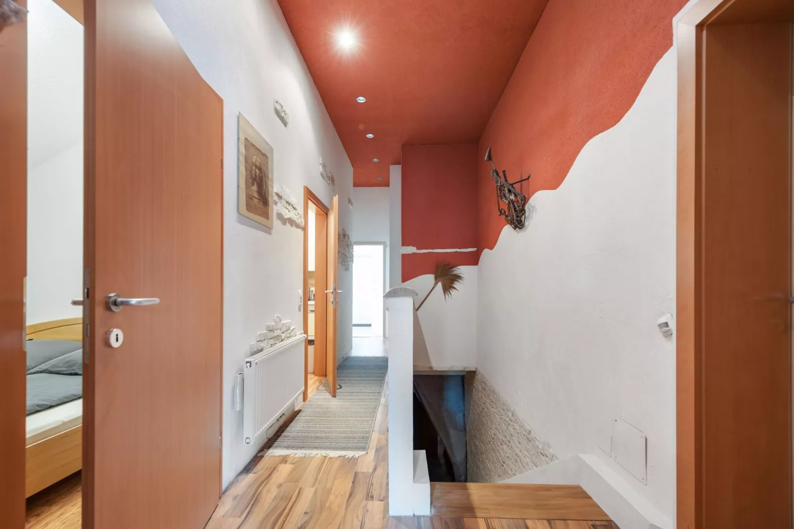 Countryside Home with Swimming Pool II - Overloop