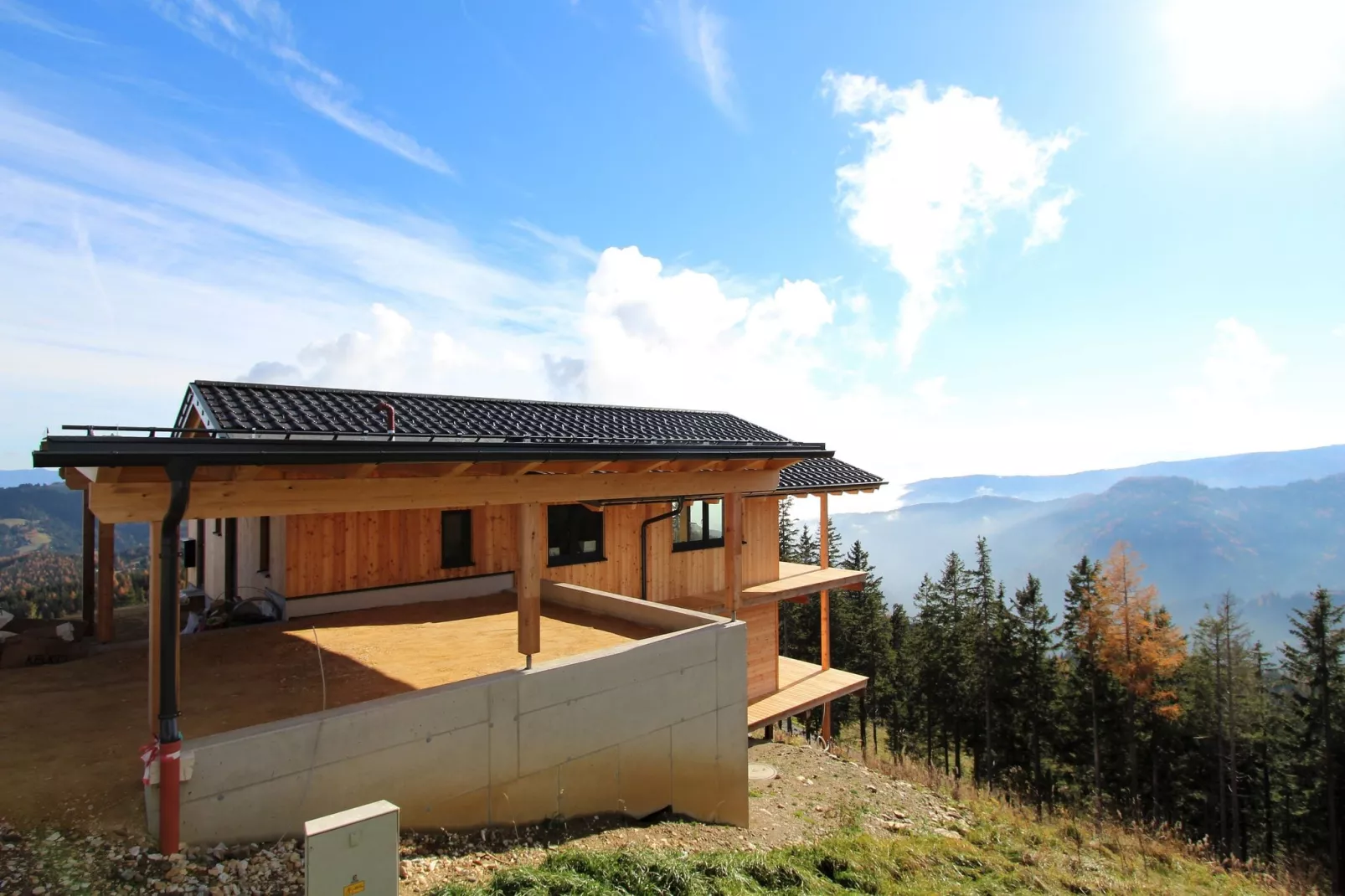 Alpina Lodge-Buitenkant zomer