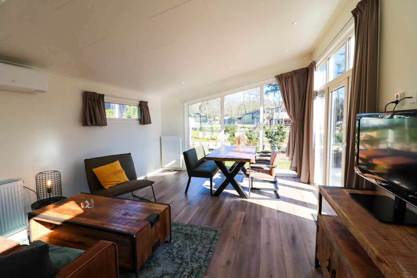 Vakantiepark De Rimboe & De Woeste Hoogte 13-Woonkamer