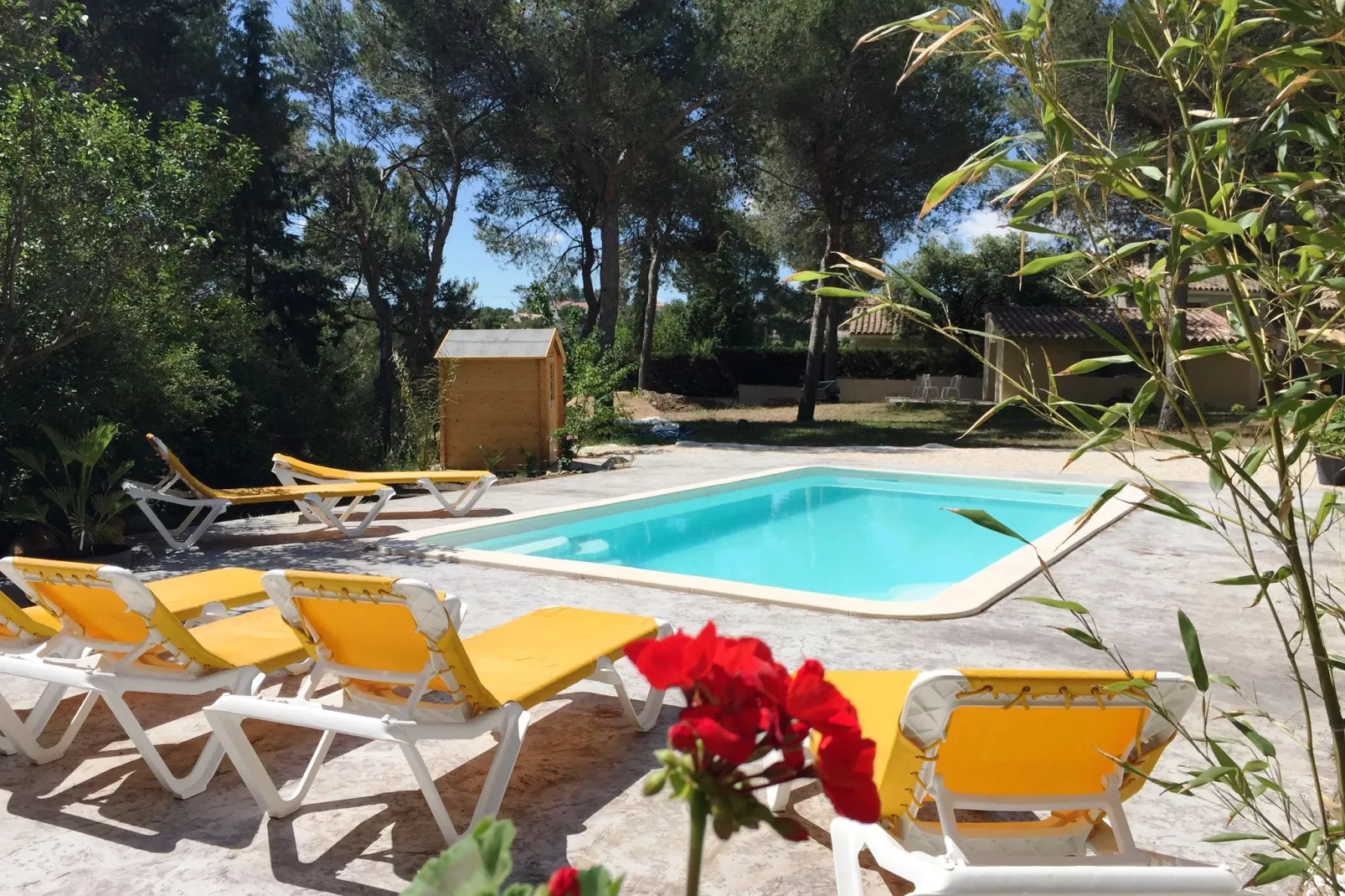 Belle Maison près du Pont du Gard-Zwembad