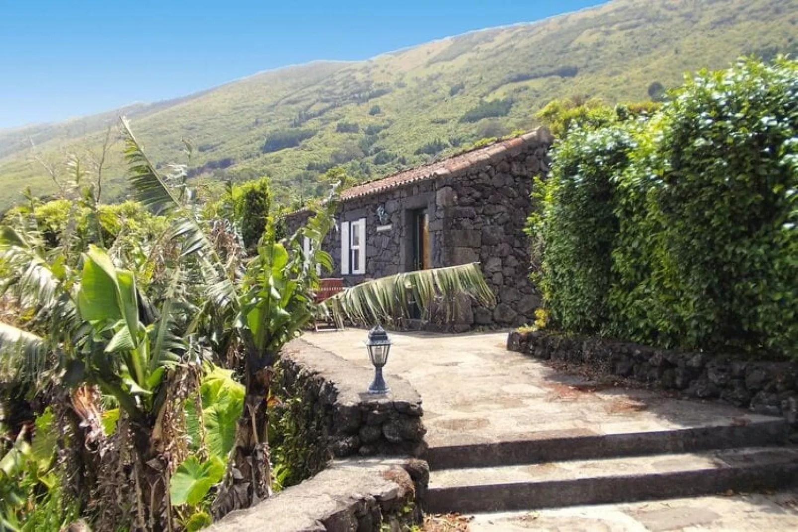 Ferienhäuser Adegas do Pico in Prainha // Adega T2 / 70-90m2 / vineyard or countryside-Buitenkant zomer
