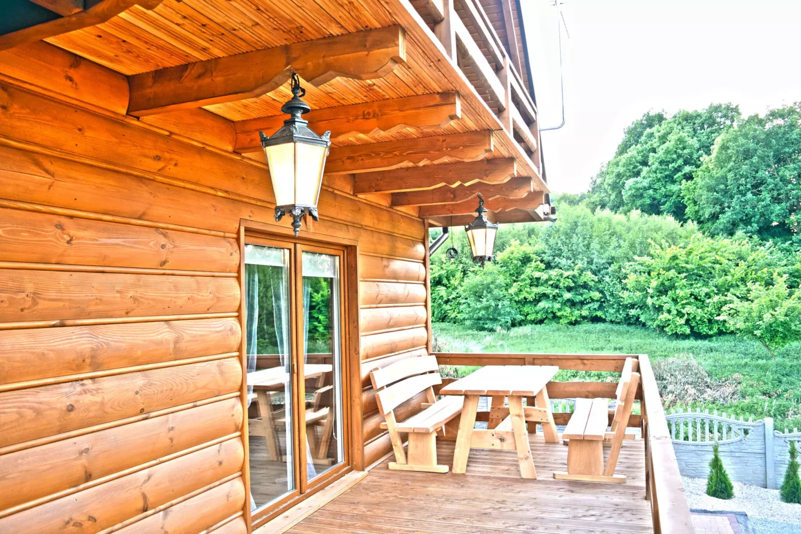 A house on the shore of the lake-Terrasbalkon