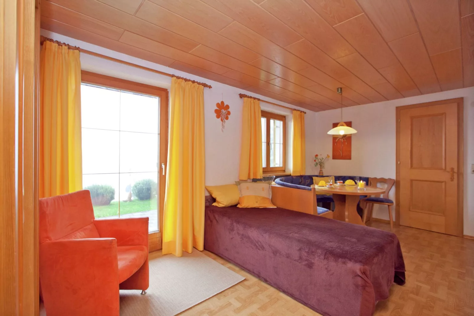 Karakeristiek appartement in Montafon met privétuin-Woonkamer