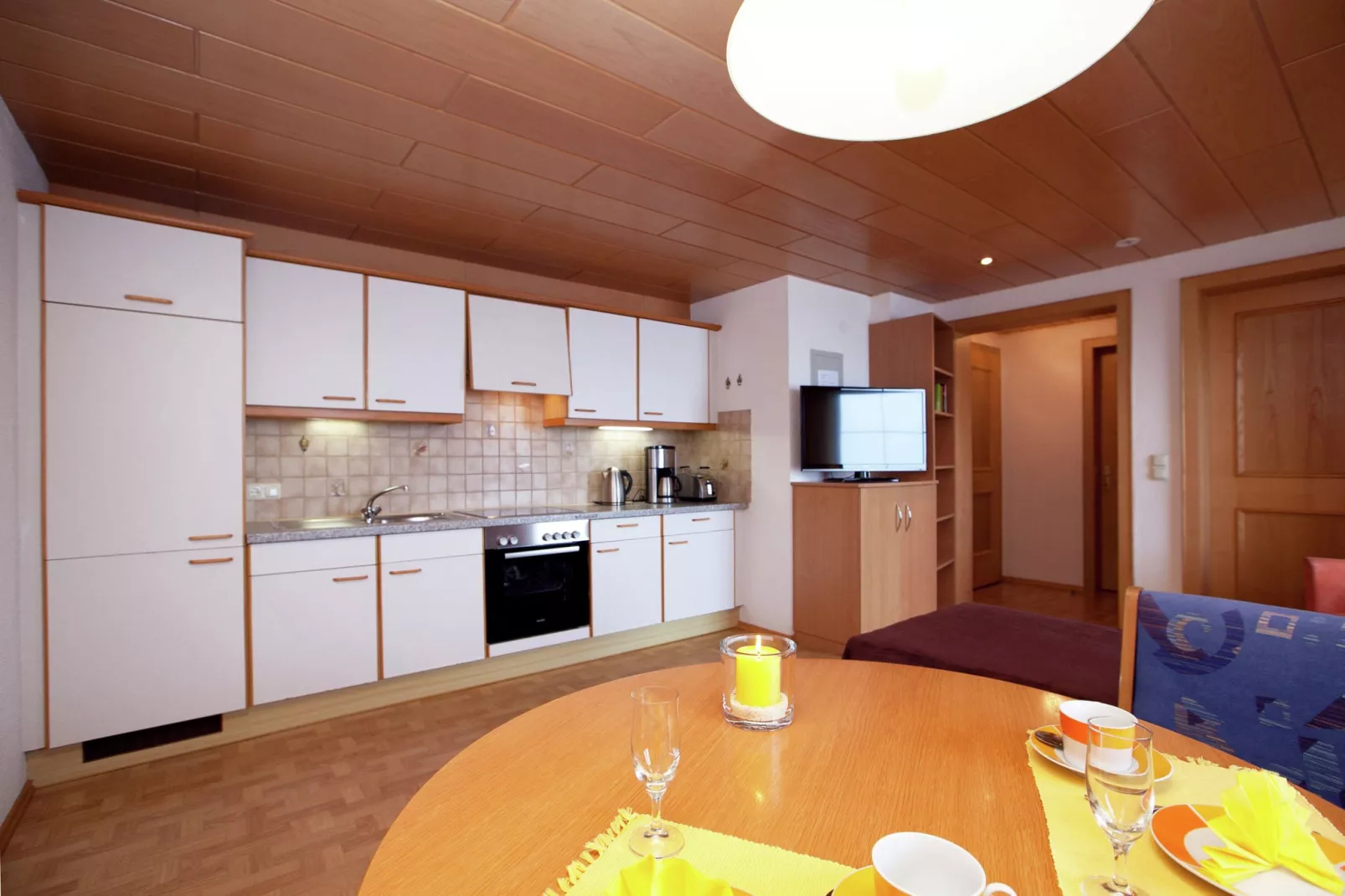 Karakeristiek appartement in Montafon met privétuin-Eetkamer