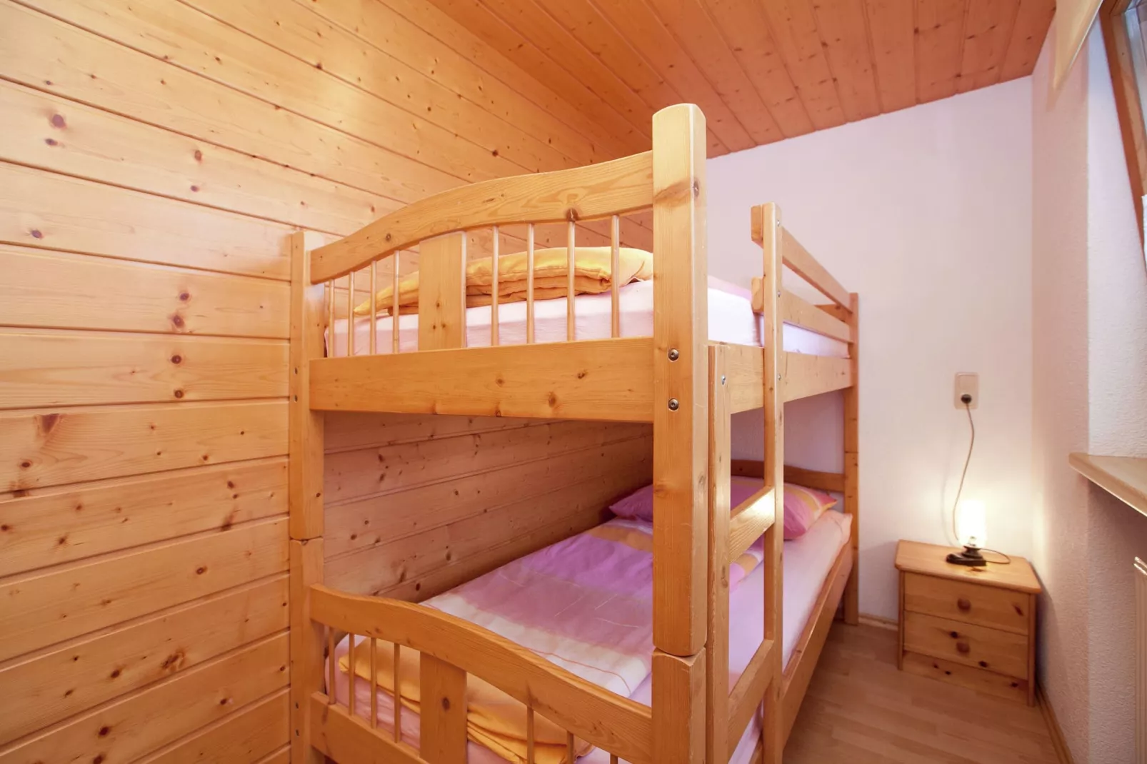 Karakeristiek appartement in Montafon met privétuin-Slaapkamer