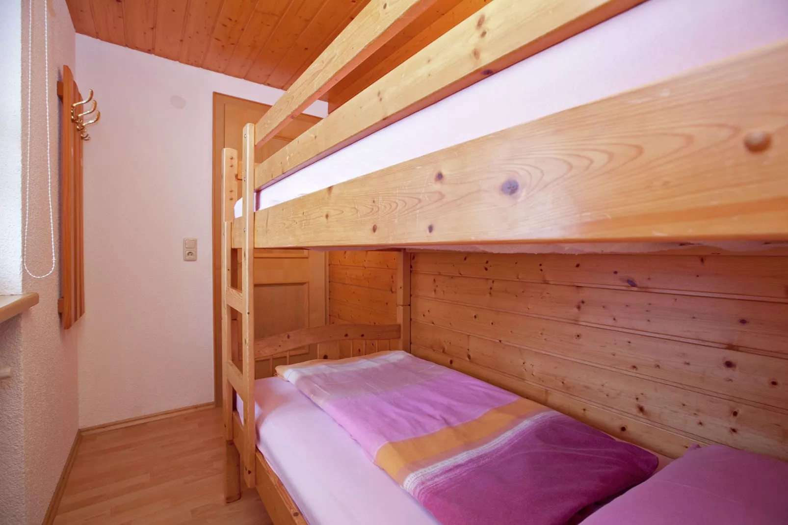 Karakeristiek appartement in Montafon met privétuin-Slaapkamer