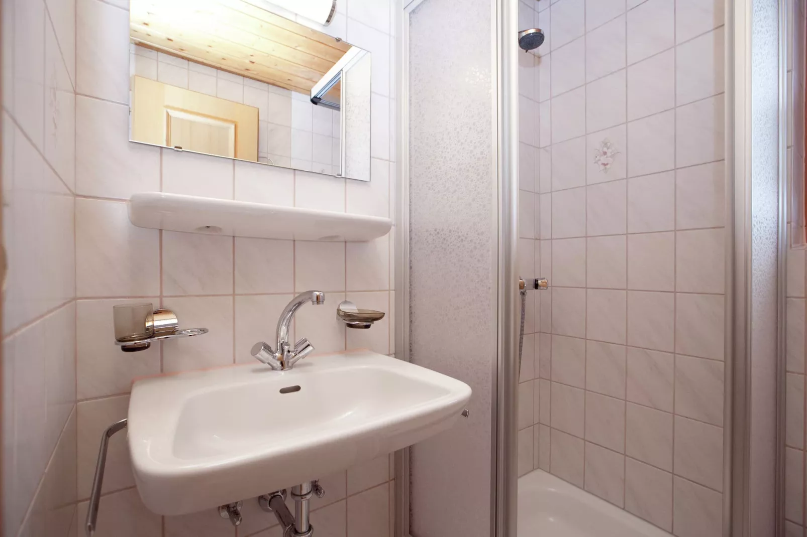 Karakeristiek appartement in Montafon met privétuin-Badkamer