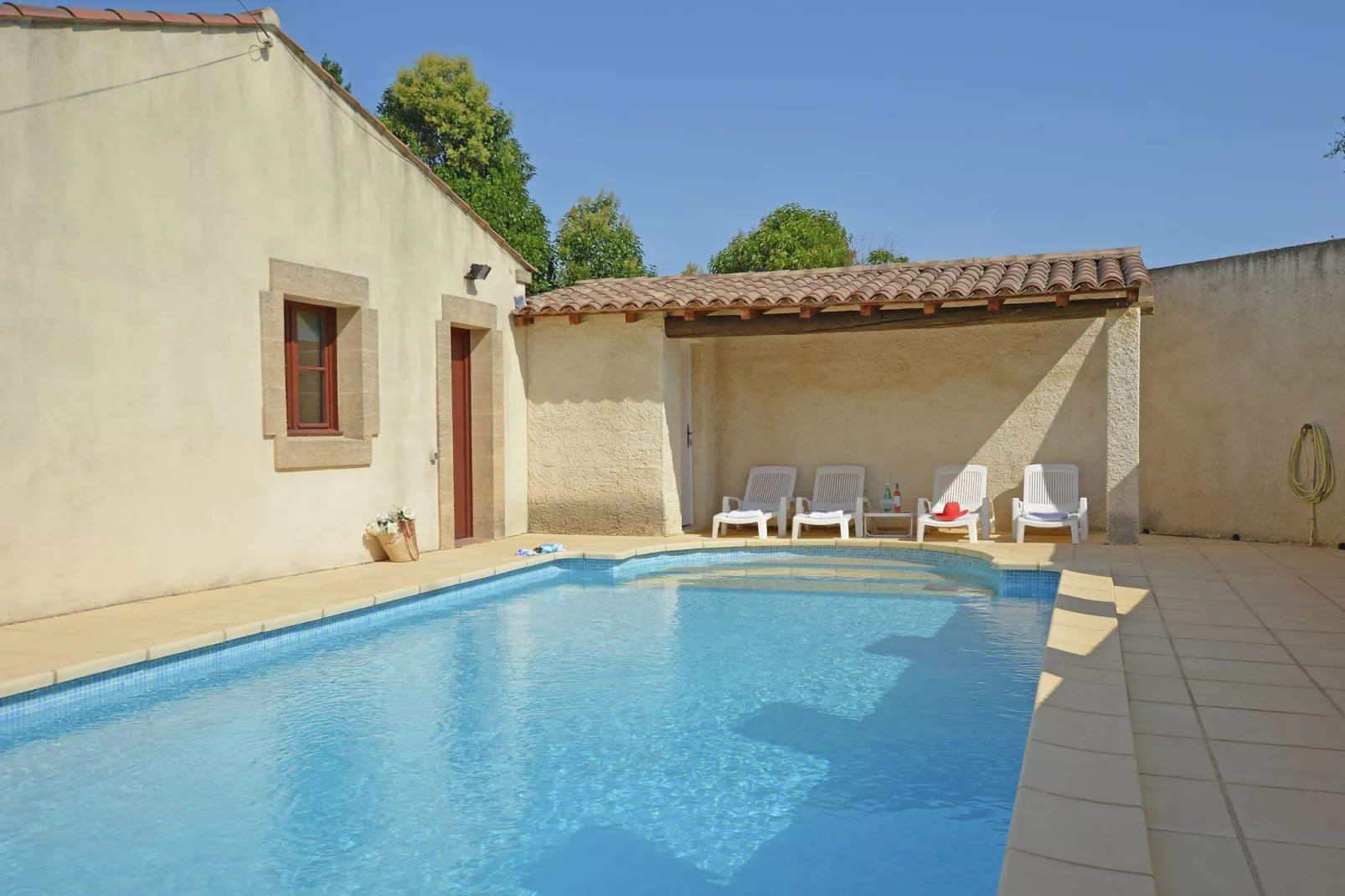 Prachtige villa in Flaux met privézwembad-Zwembad