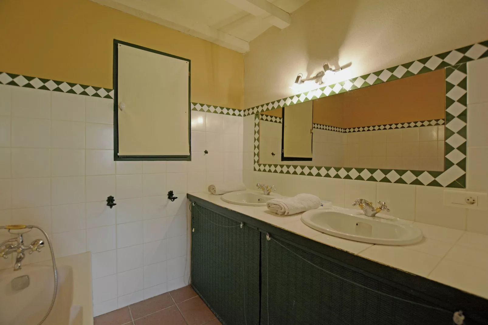 Prachtige villa in Flaux met privézwembad-Badkamer