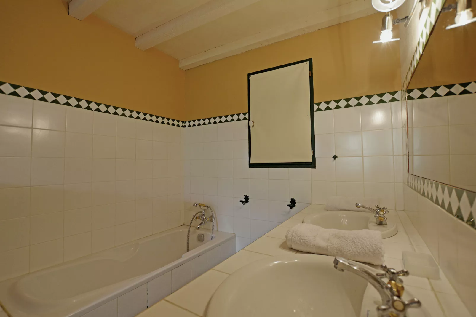 Prachtige villa in Flaux met privézwembad-Badkamer