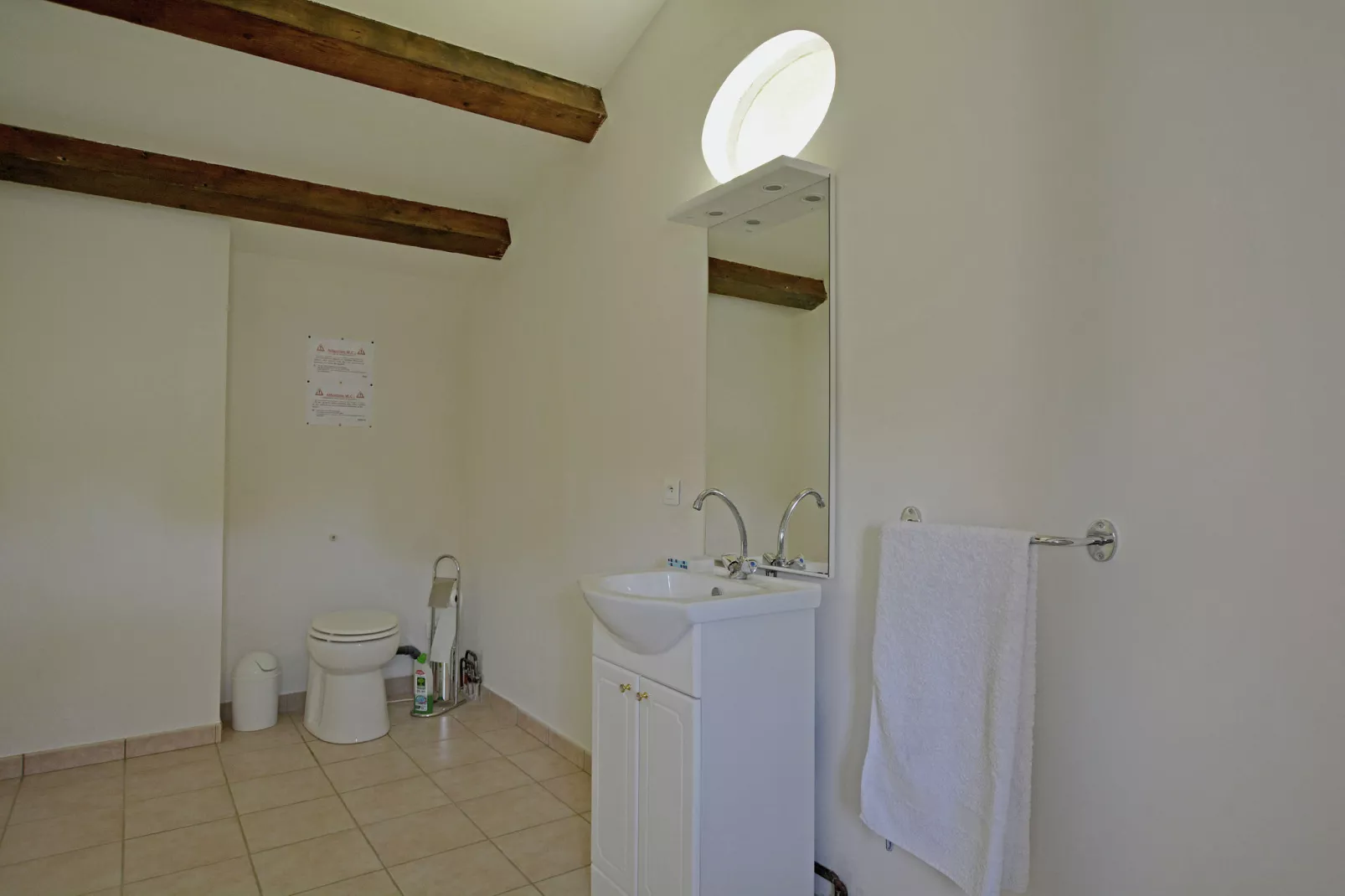 Prachtige villa in Flaux met privézwembad-Badkamer