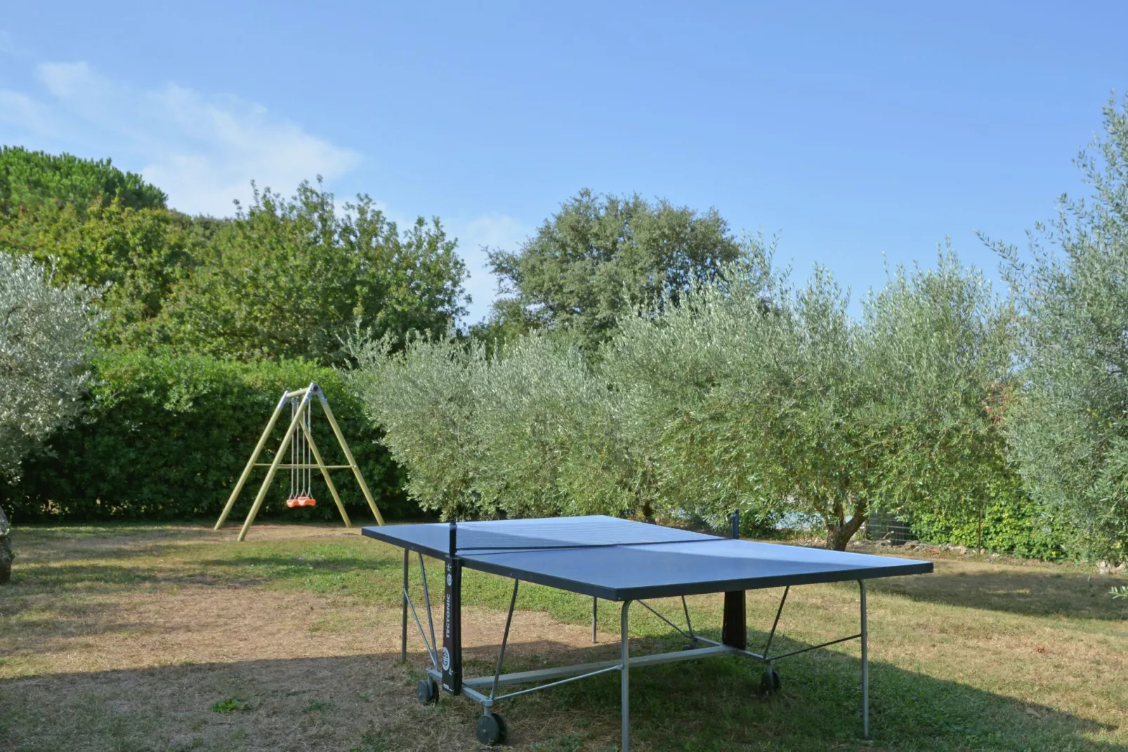 Prachtige villa in Flaux met privézwembad-Tuinen zomer