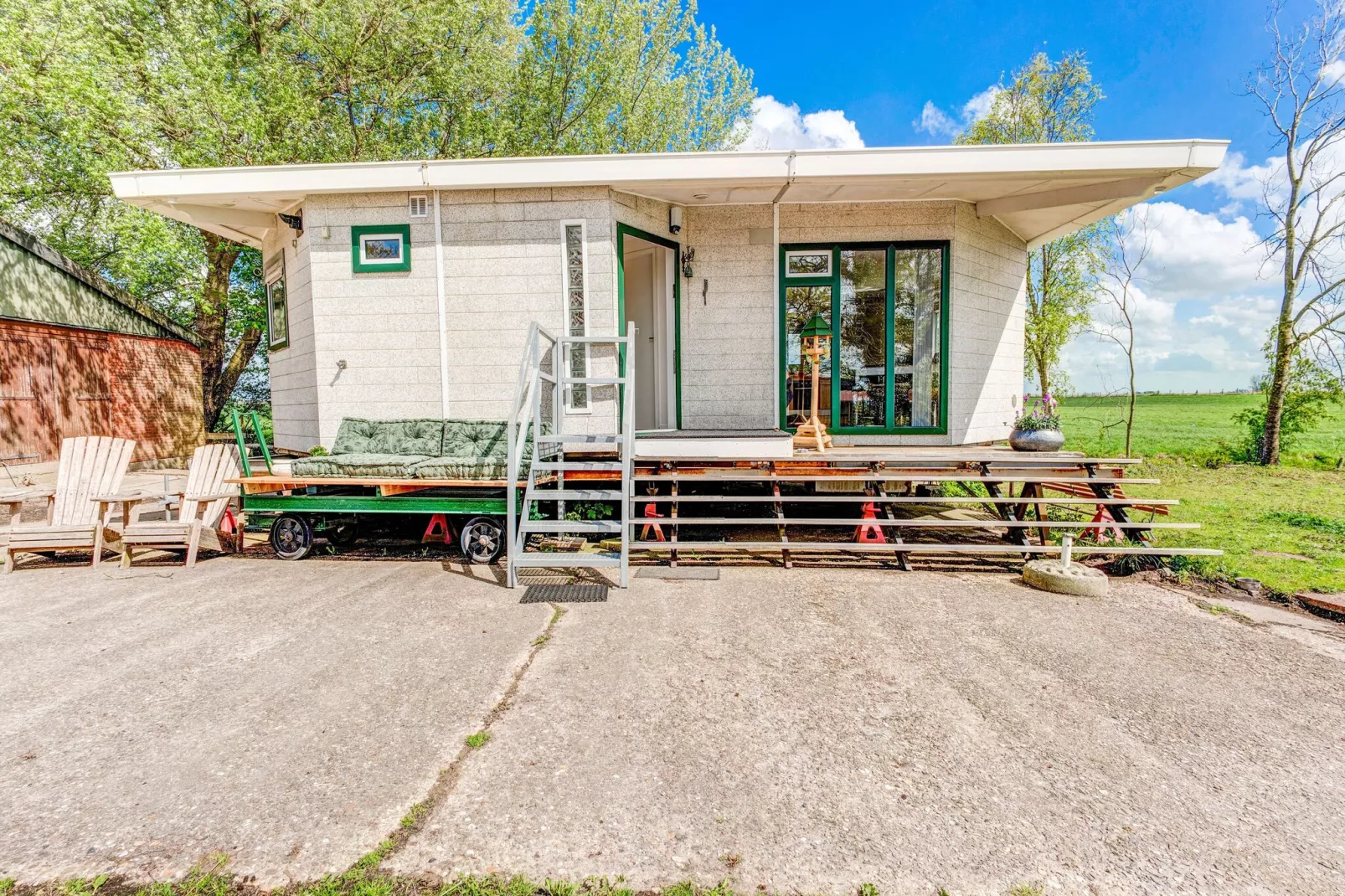 Knus chalet in Friesland met hottub-Buitenkant zomer