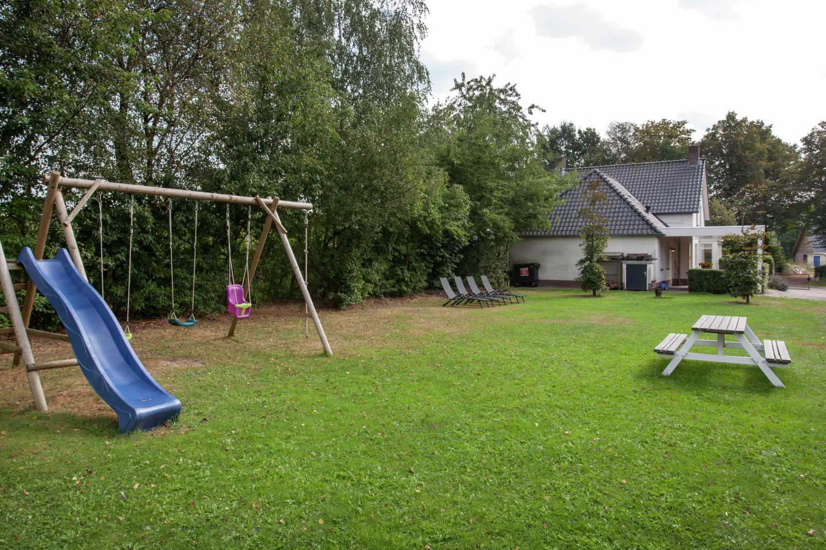 Dorpswoning Het Landelijke-Tuinen zomer