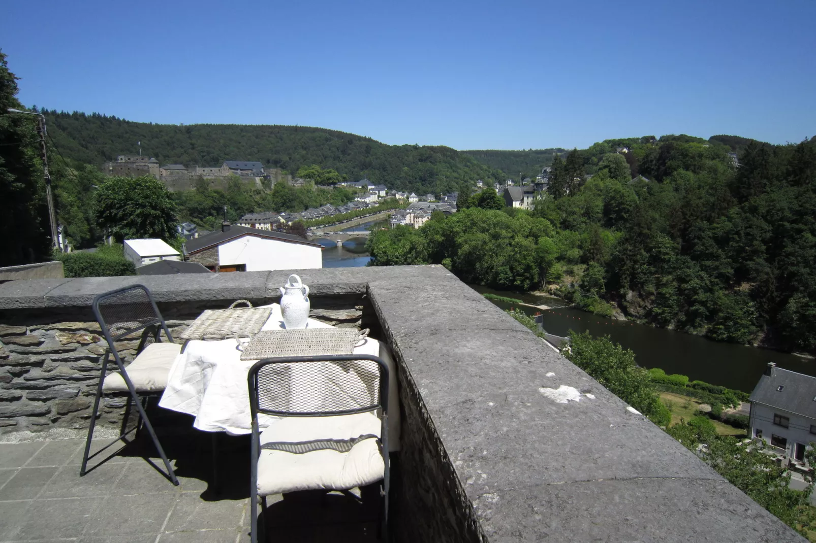 Au pied du château de Bouillon-Terrasbalkon