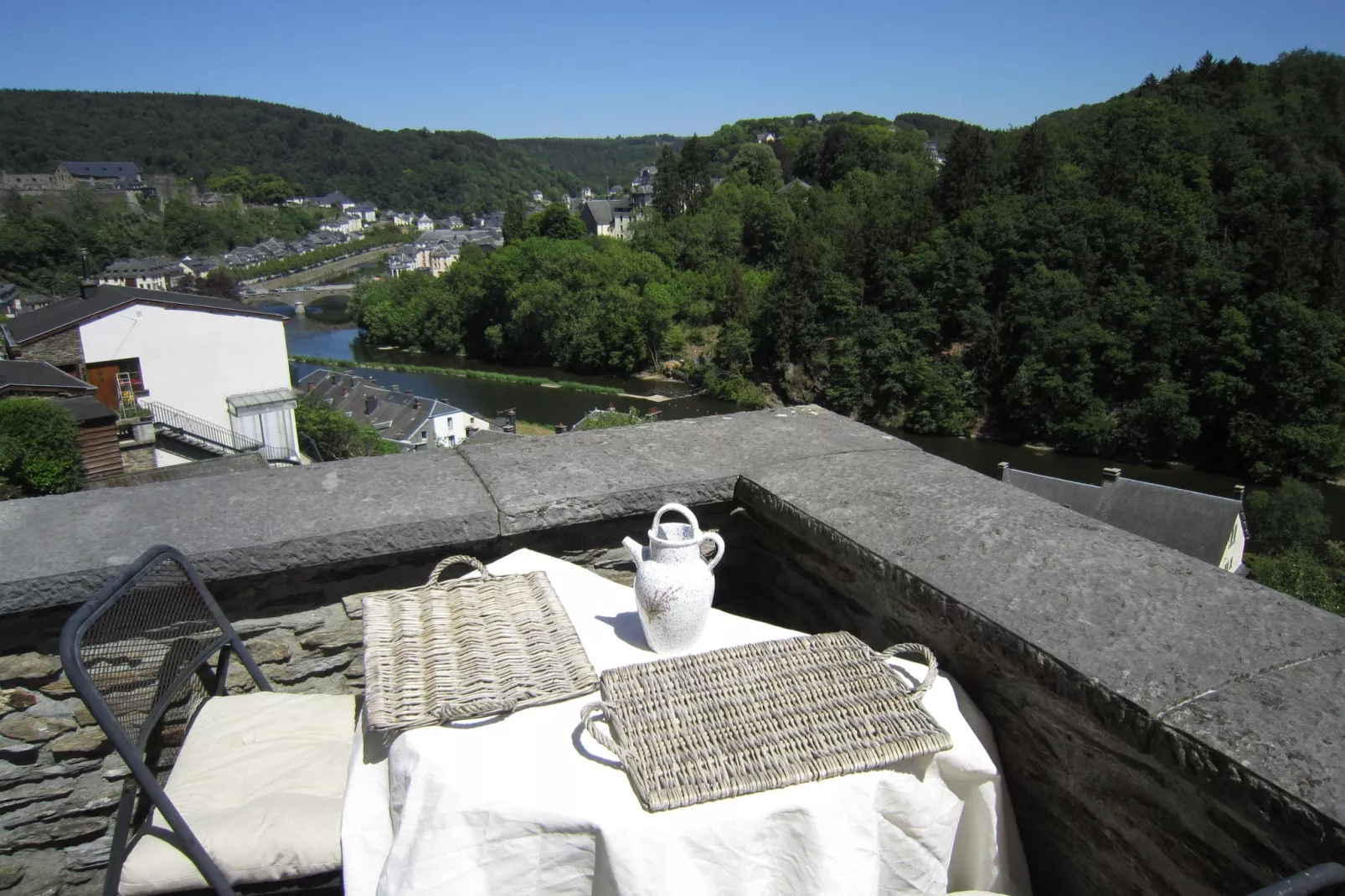 Au pied du château de Bouillon-Terrasbalkon