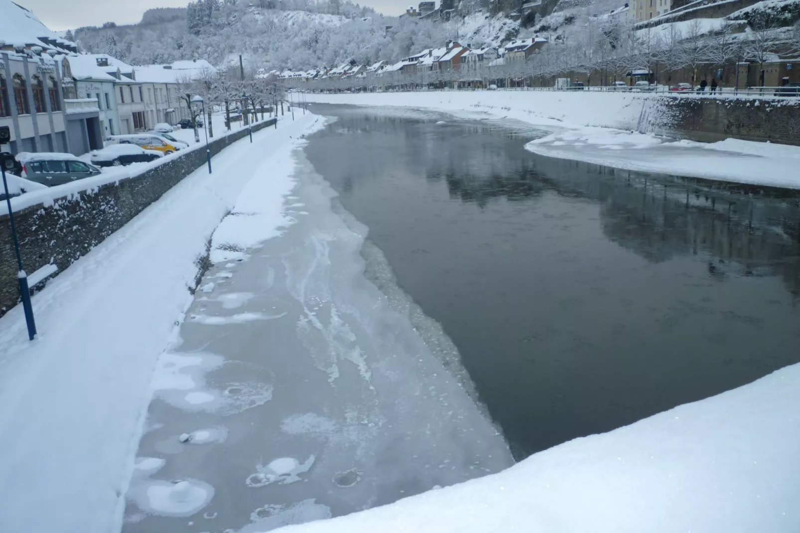 Au pied du château de Bouillon-Tuin winter