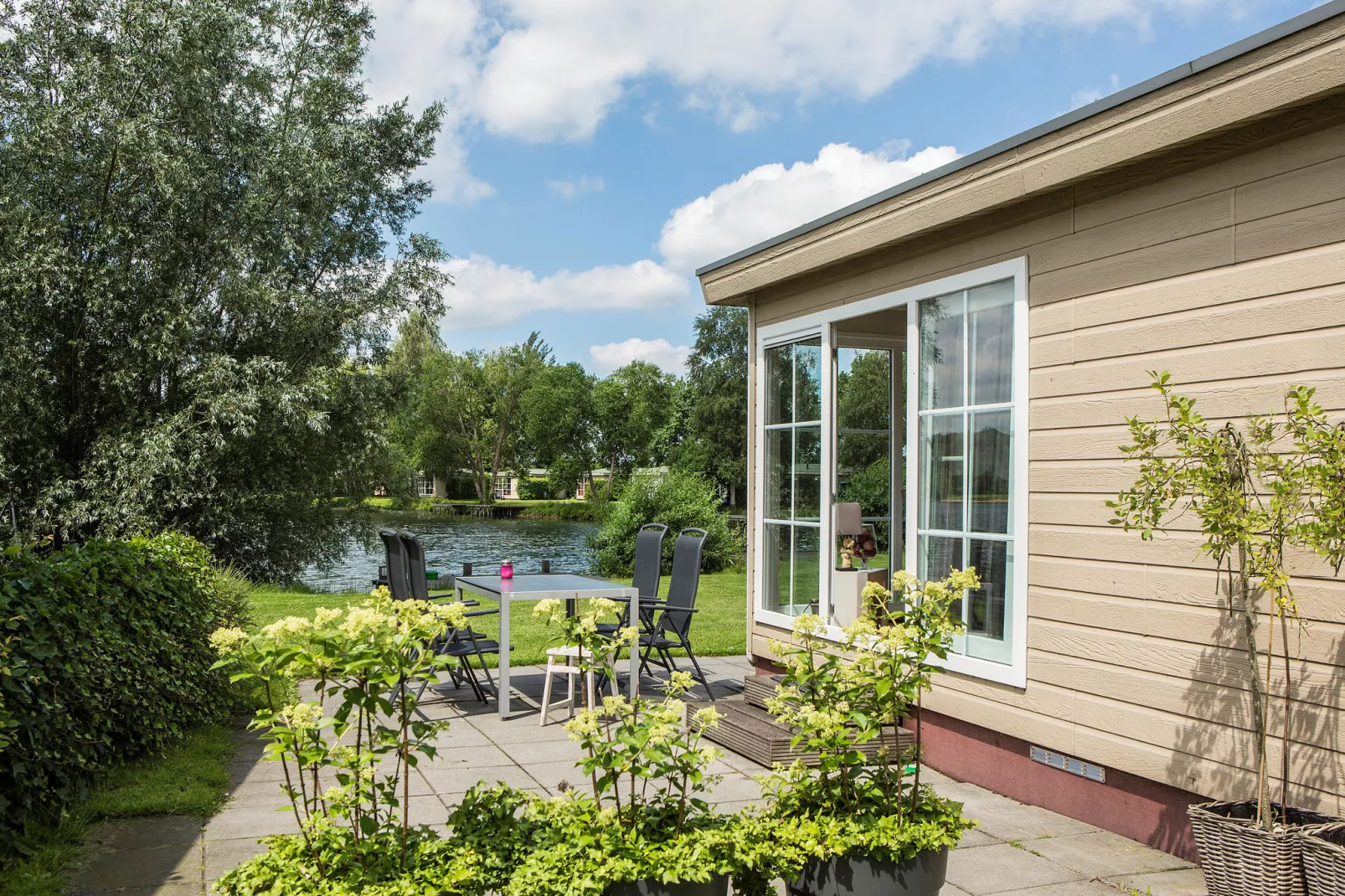 Recreatiepark Tolplas 2-Tuinen zomer