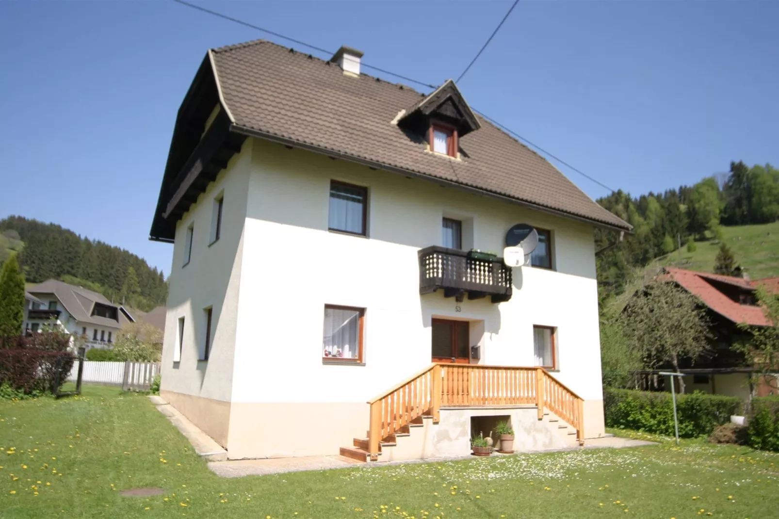 Haus Hochrindl-Buitenkant zomer