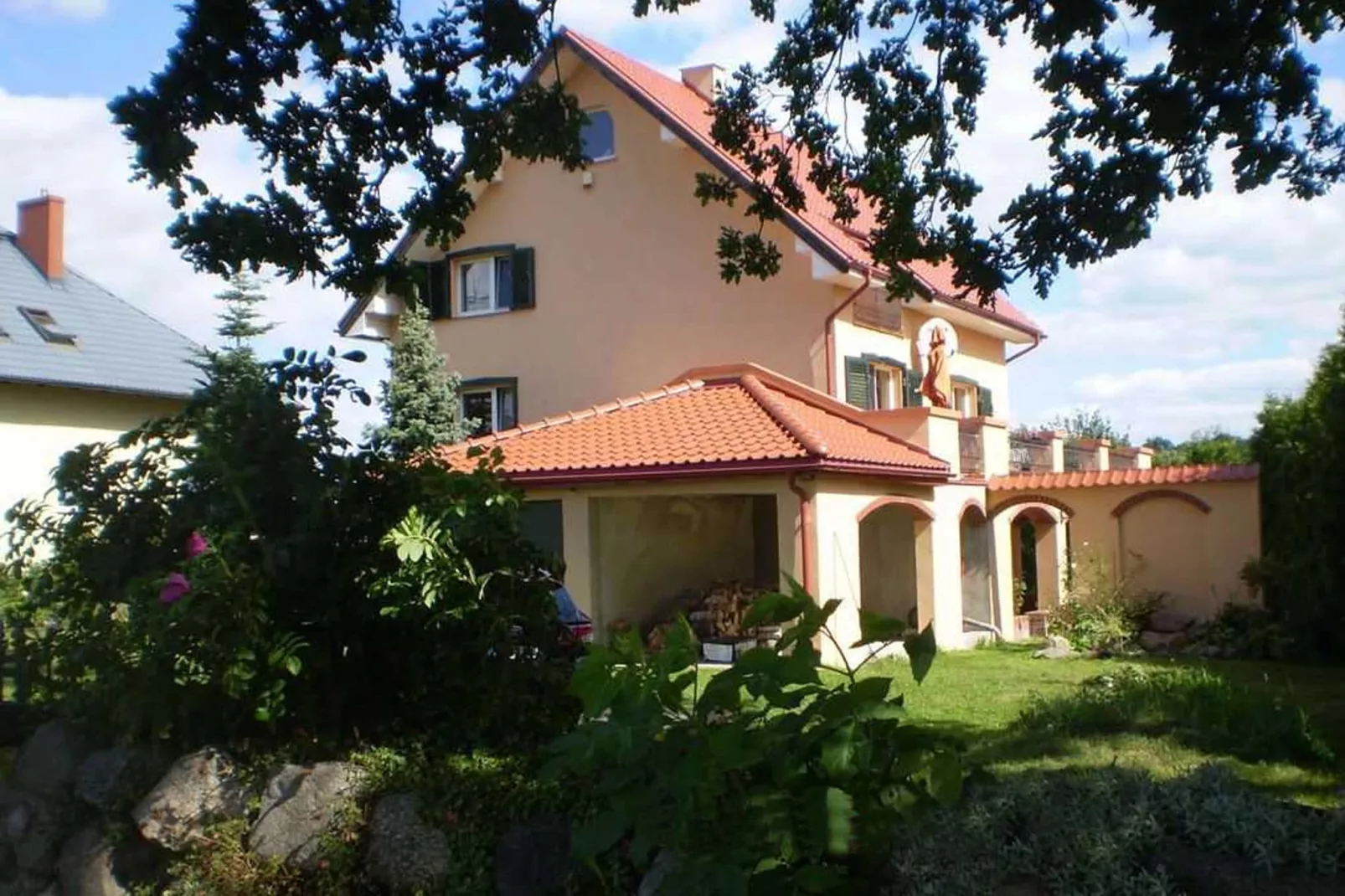 House in the kashubian village-Buitenkant zomer