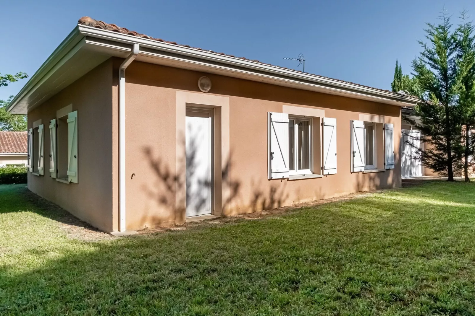 Villa Porthos-Buitenkant zomer