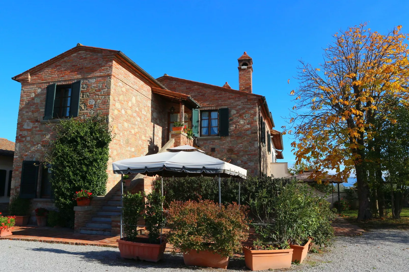 Portico del Tasso-Buitenkant zomer