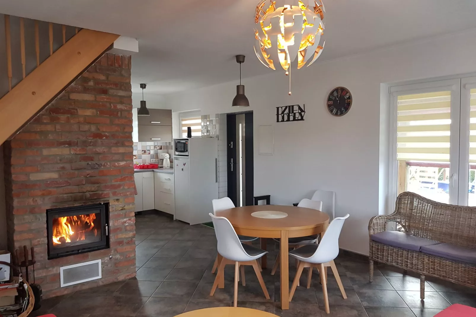 Holiday house Larch Nook-Eetkamer