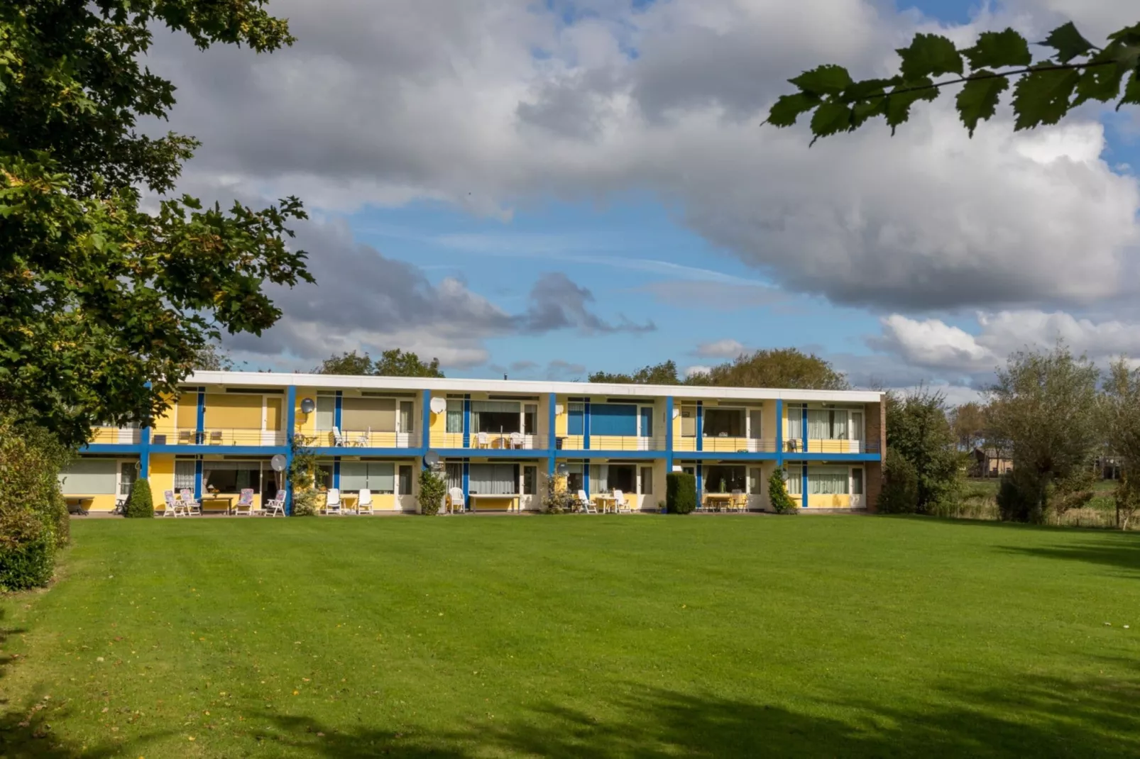 Appartement - Burg van Woelderenlaan 100-2-Buitenkant zomer