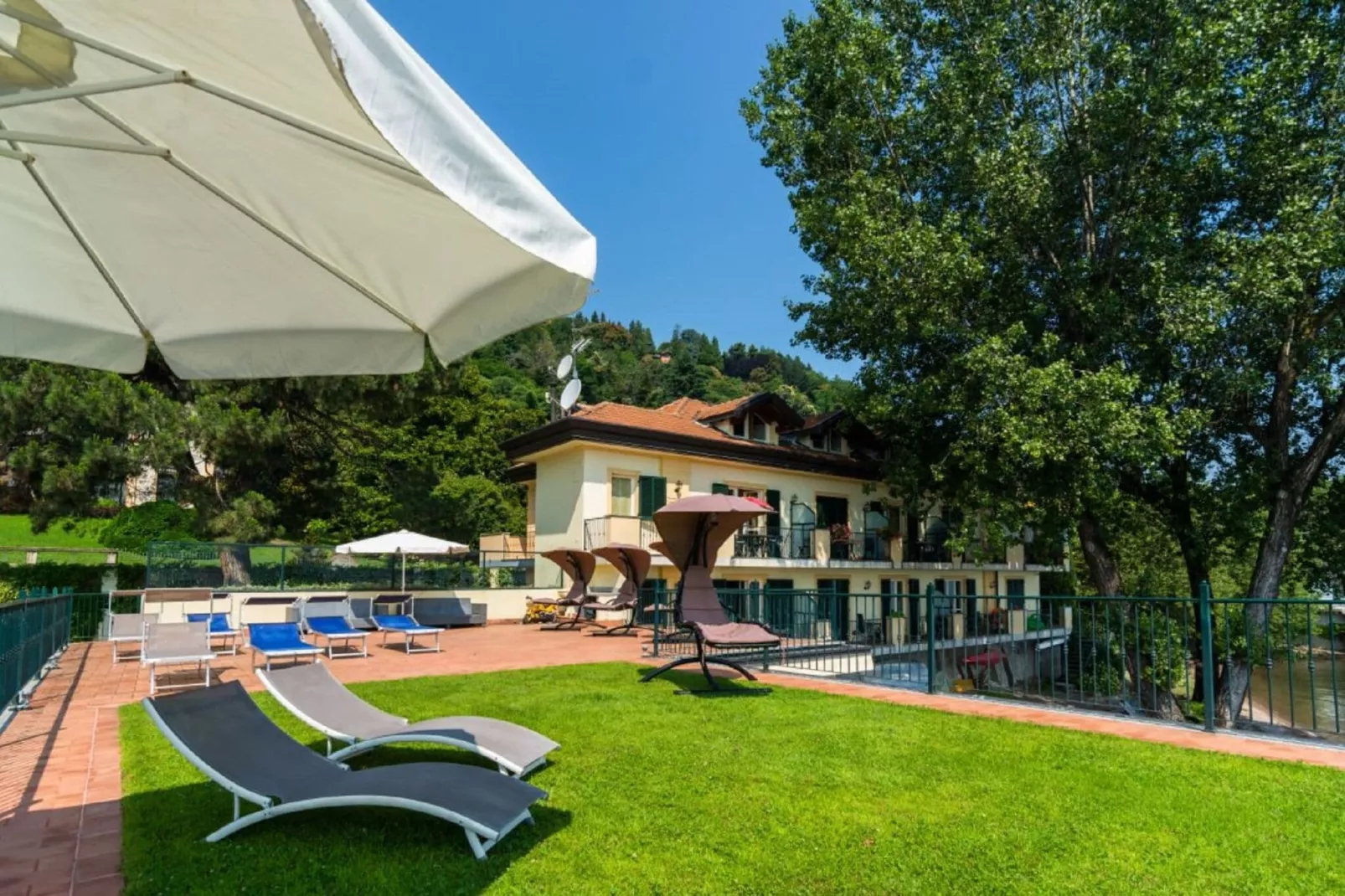 Villa Greta  - Lesa-Tuinen zomer