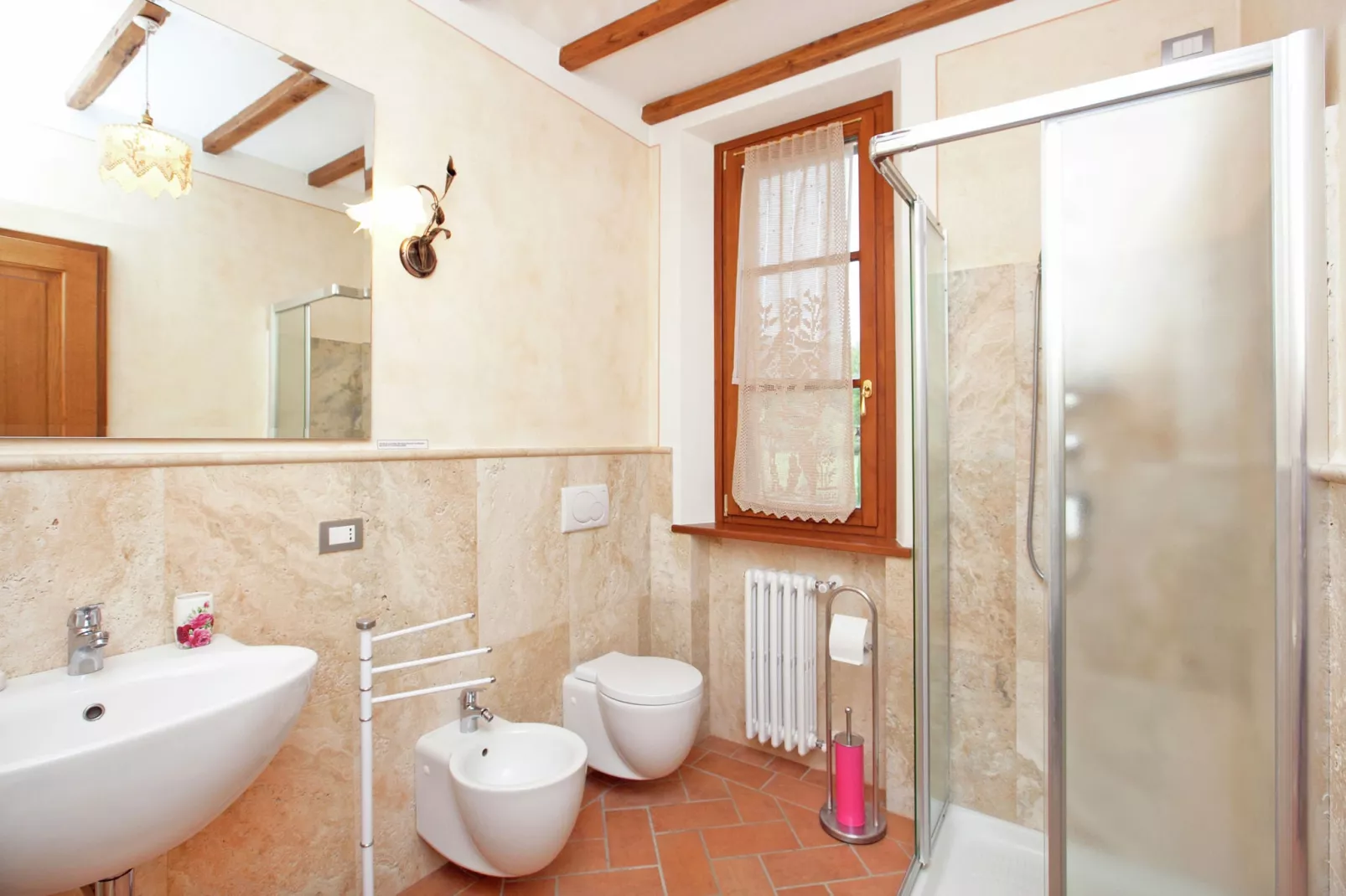 Casal Gheriglio Roseto-Badkamer