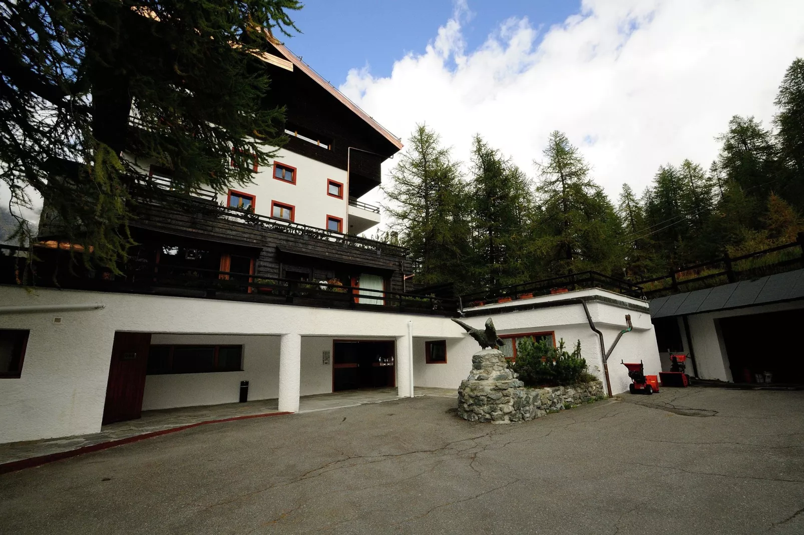 Aangenaam appartement in Breuil-Cervinia vlak bij de piste-Buitenkant zomer