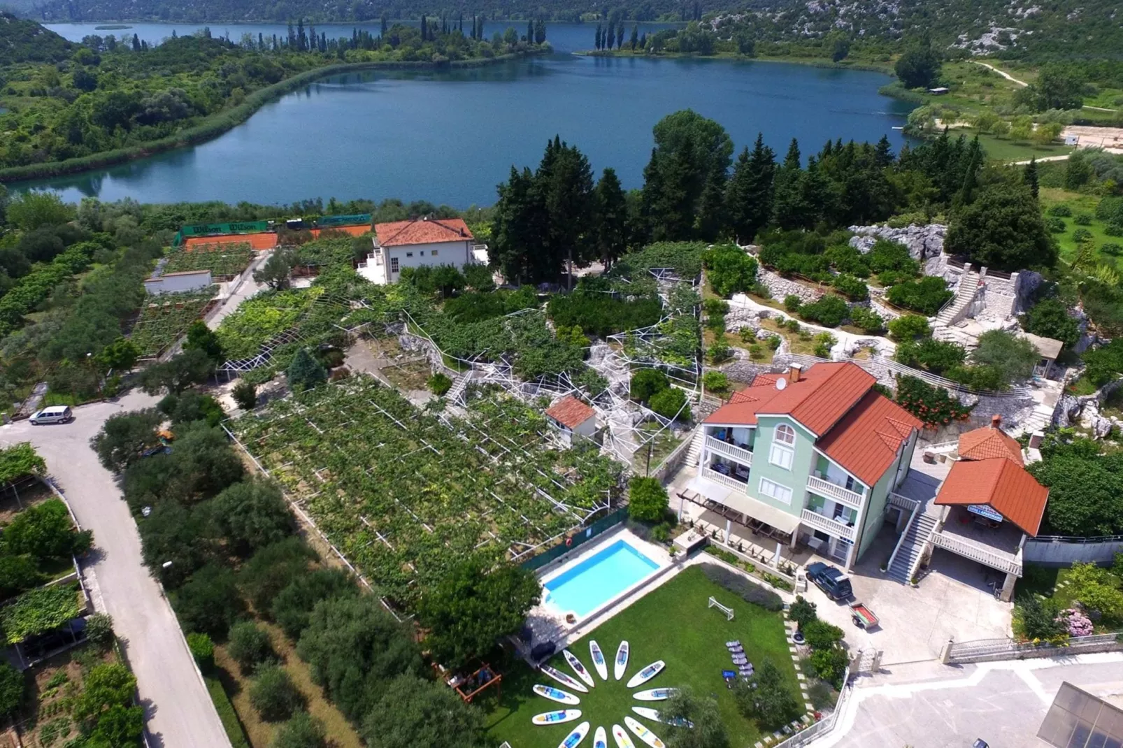 Villa Solos-Buitenkant zomer