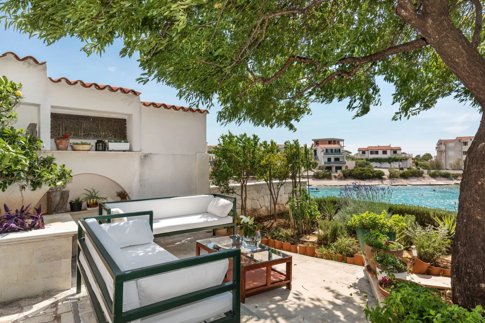 Sea front vacation home-Terrasbalkon