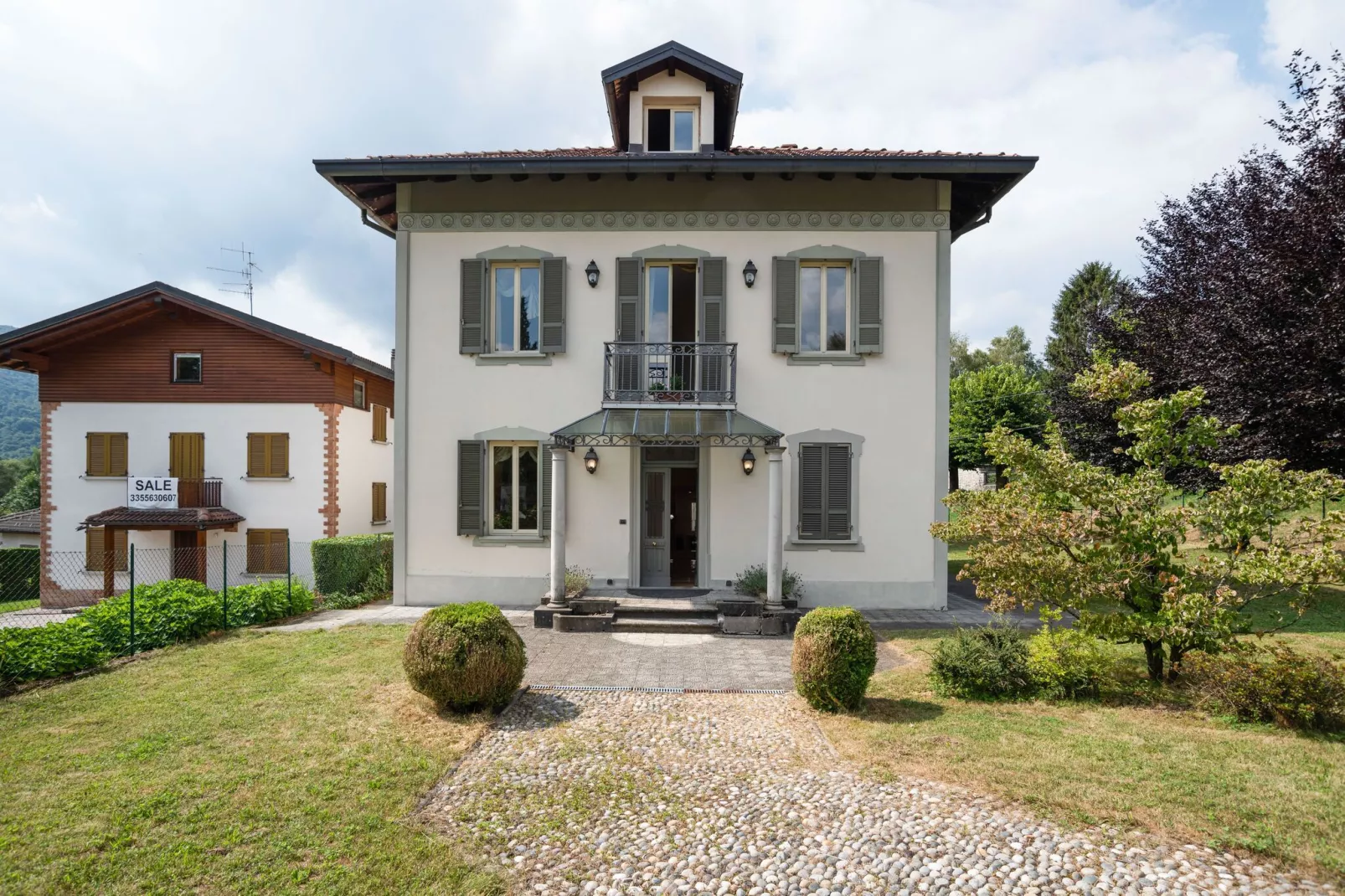 Villa d'epoca con ampio giardino lago di como