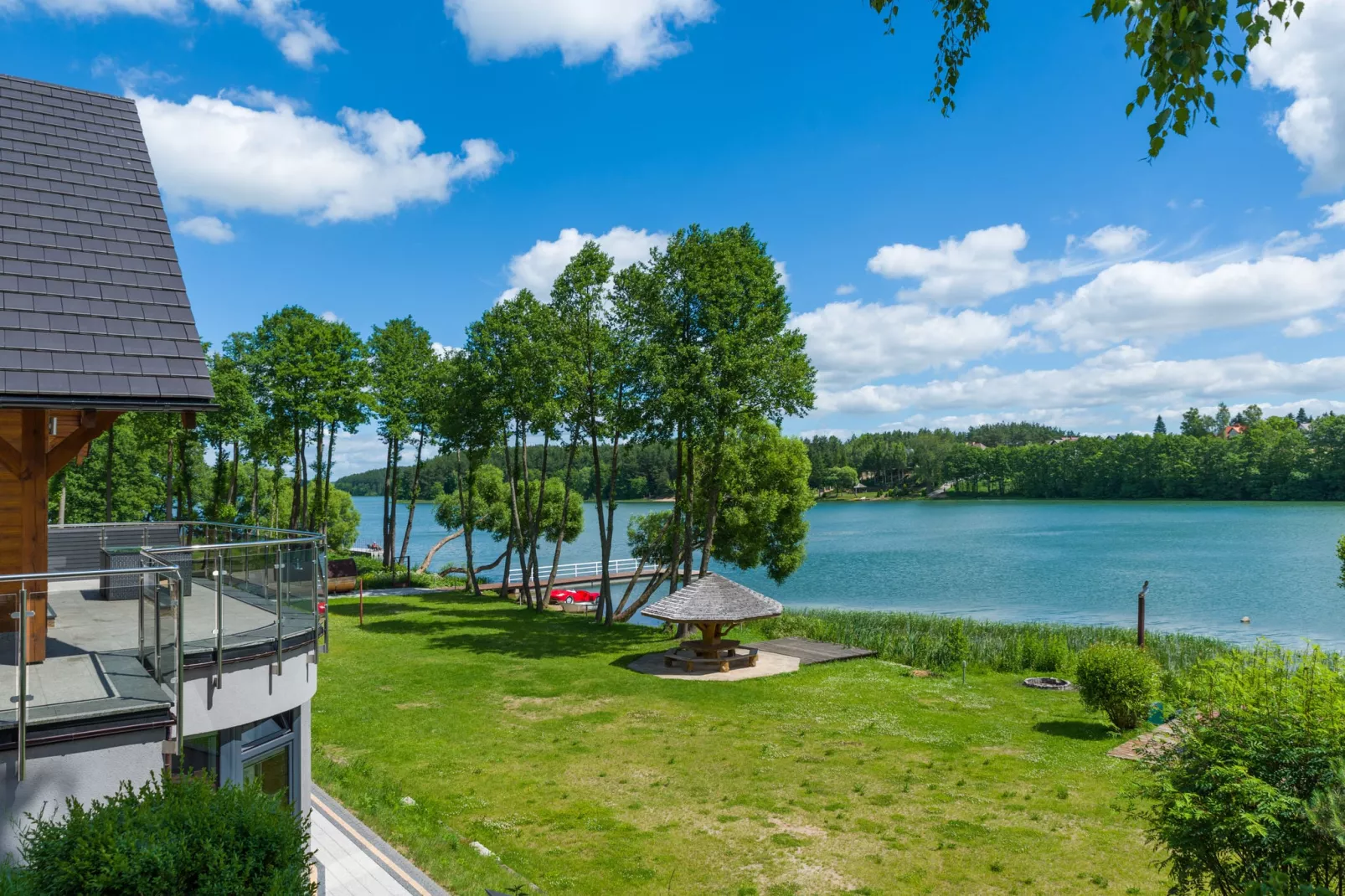 A luxury villa on the shore of the lake