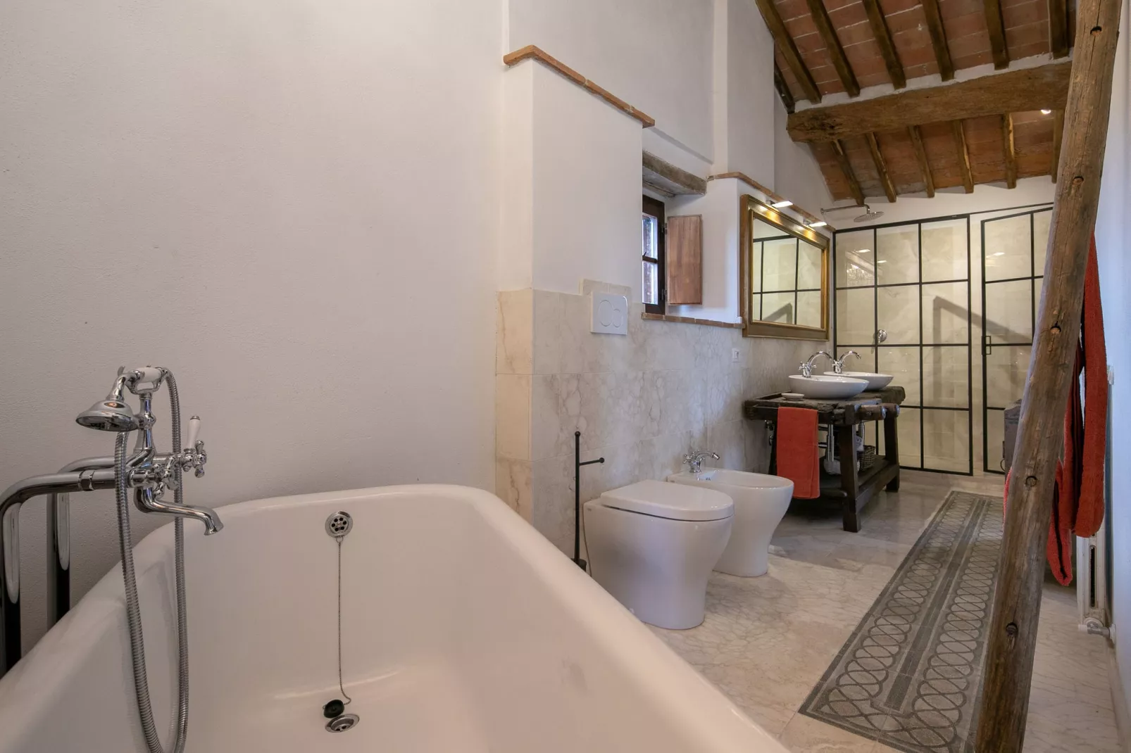 Villa Ancano-Badkamer