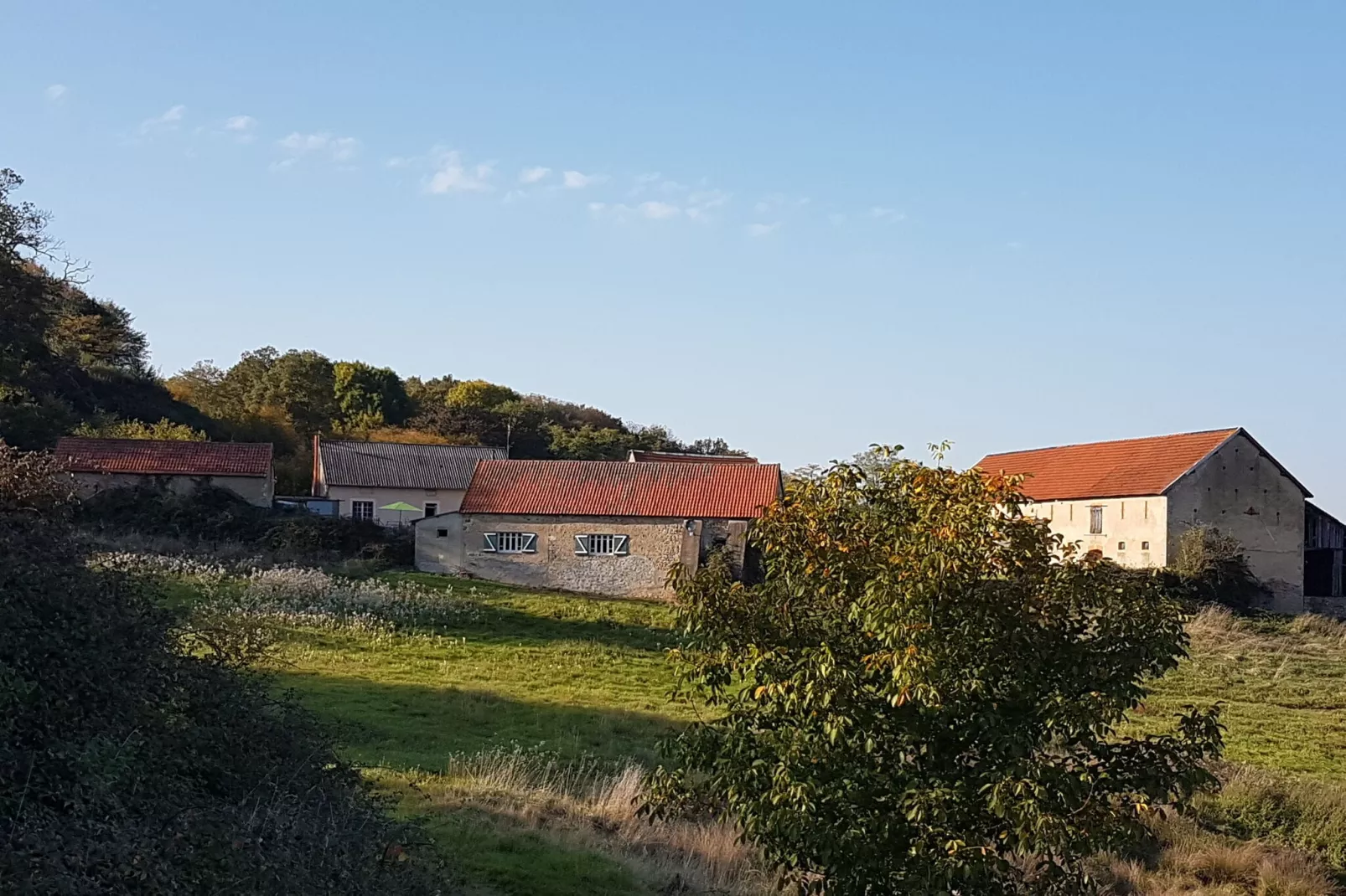 Gite Bourgogne rust & natuur-Buitenkant zomer