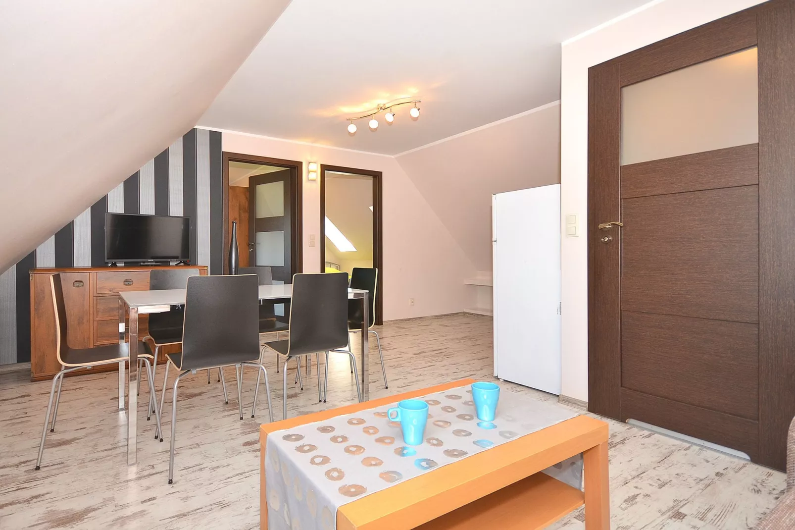 Pommeren huis, dicht bij het strand-Eetkamer