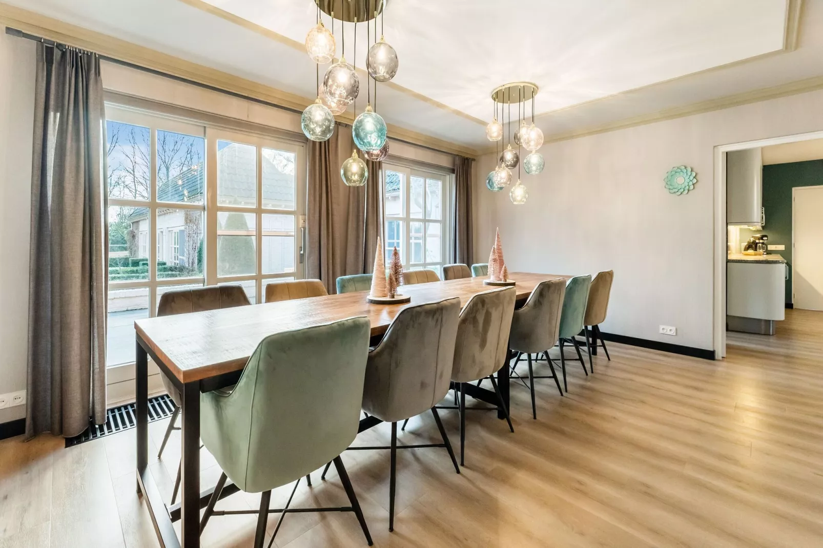 Villa Loonse Duinen-Eetkamer