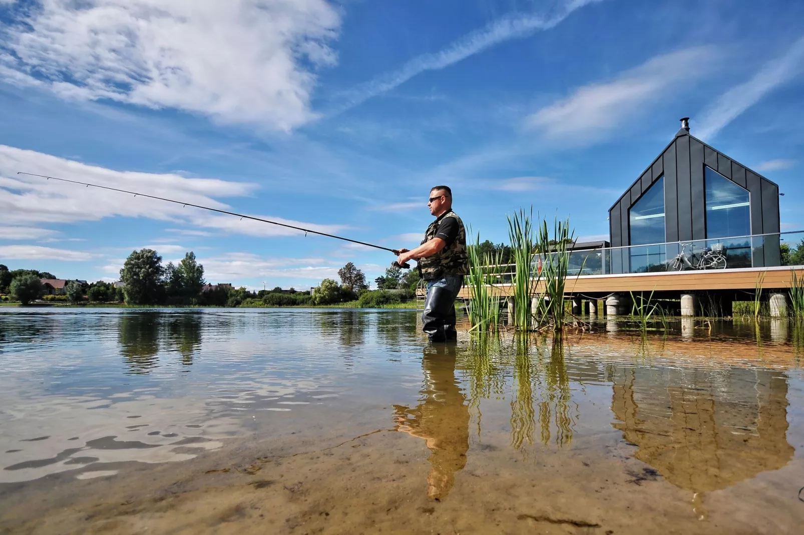 Dom na wodzie Bytów-Buitenkant zomer