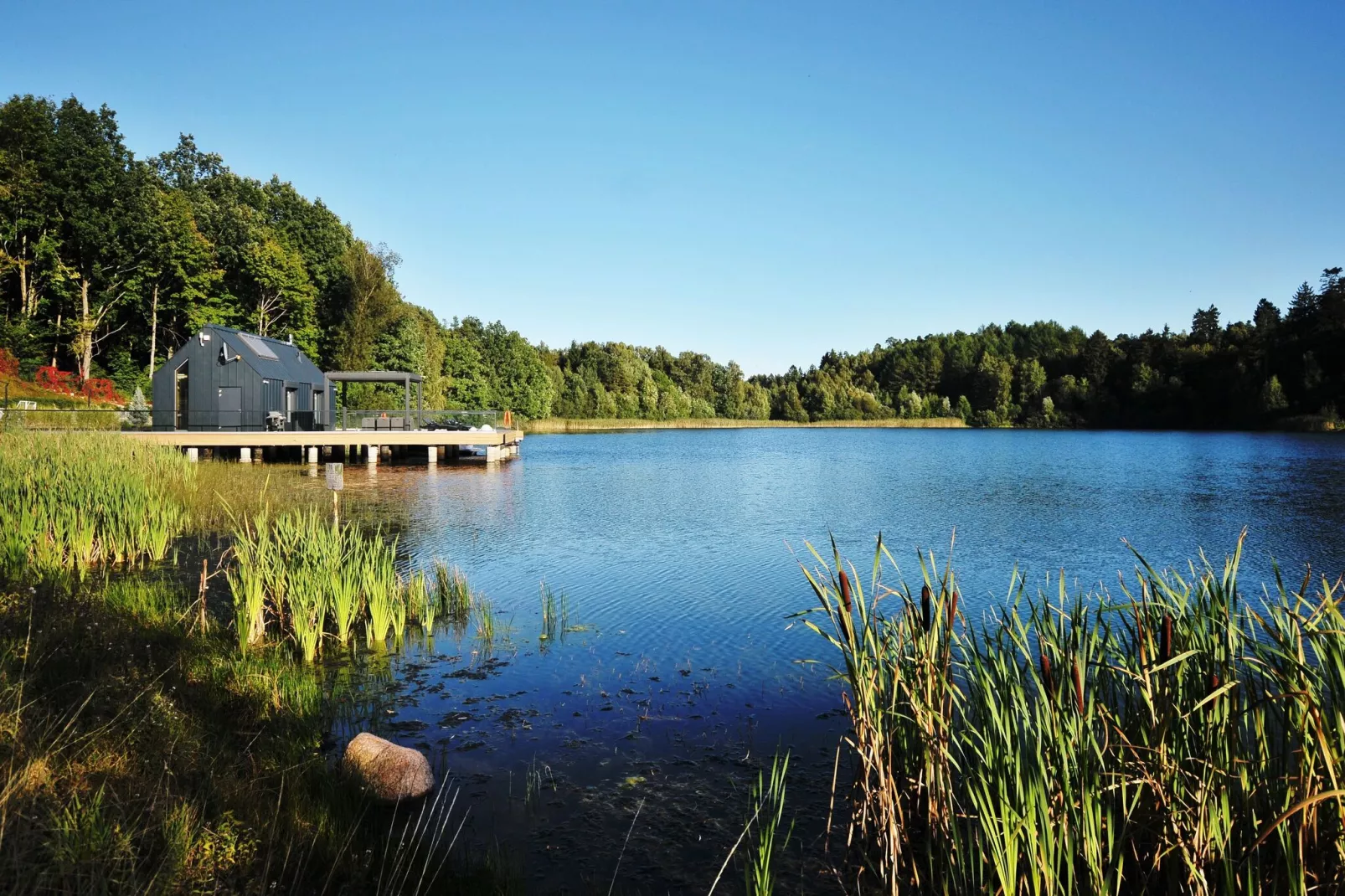 Dom na wodzie Bytów-Buitenkant zomer