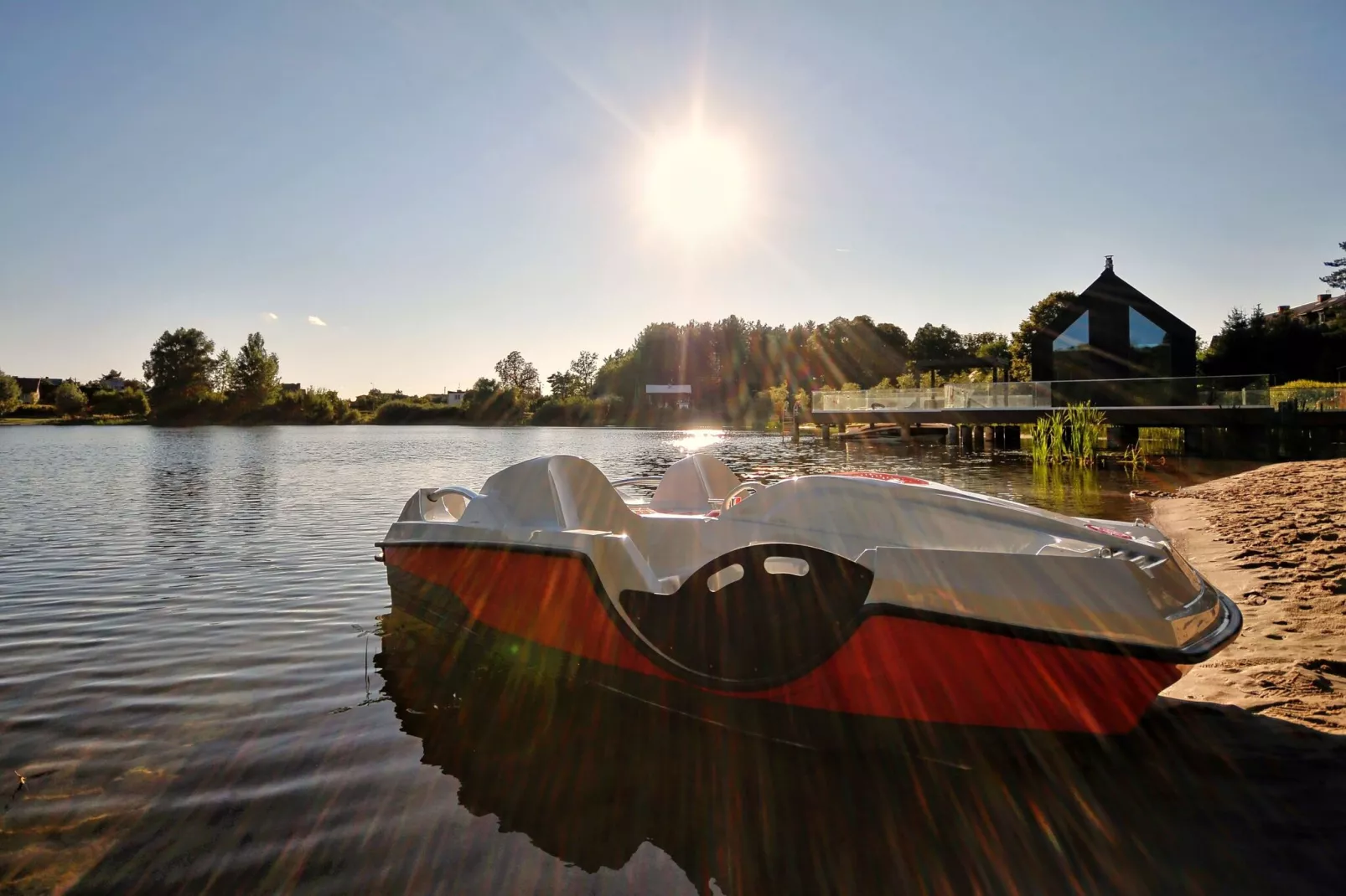 Dom na wodzie Bytów-Buitenkant zomer