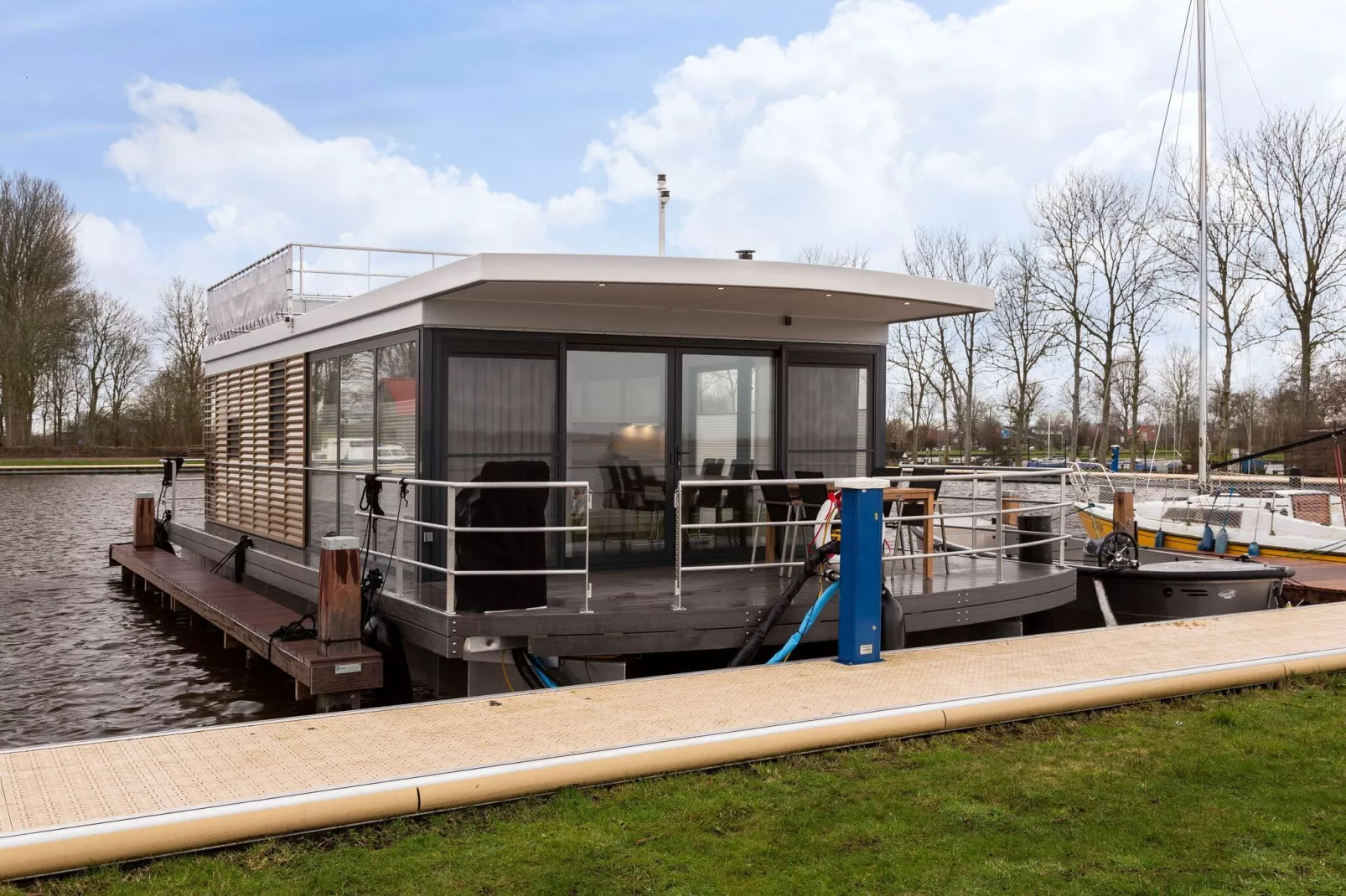 Houseboat met dakterras