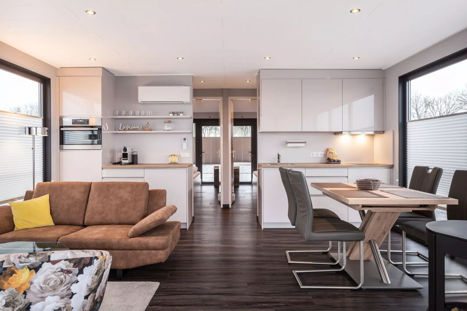 Houseboat Elysium met dakterras